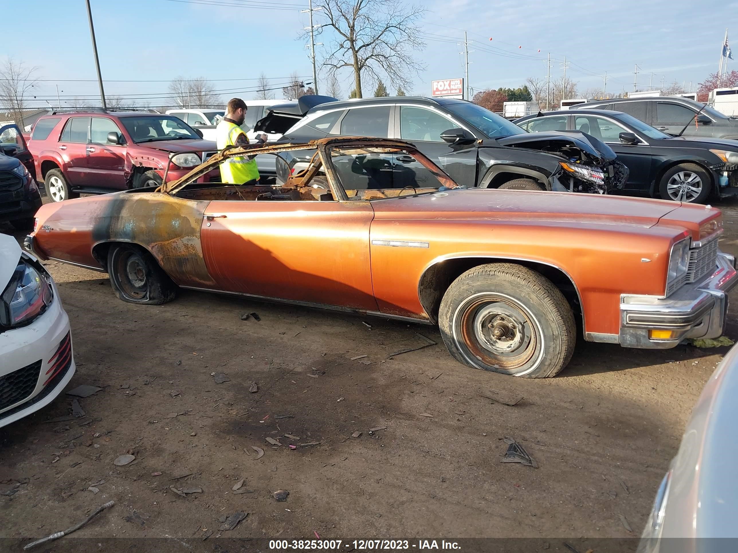 BUICK LESABRE 1975 00004p67t5x140095