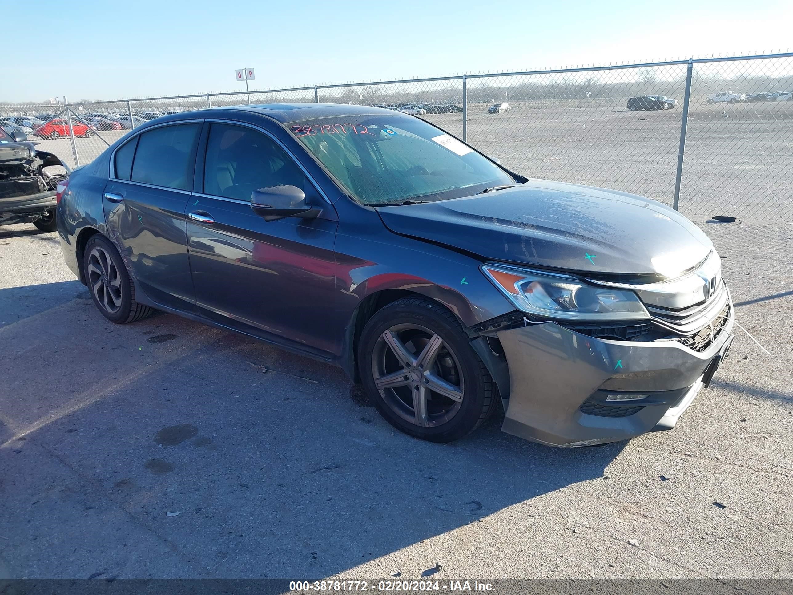 HONDA ACCORD 2017 01hgcr3f88ha03822