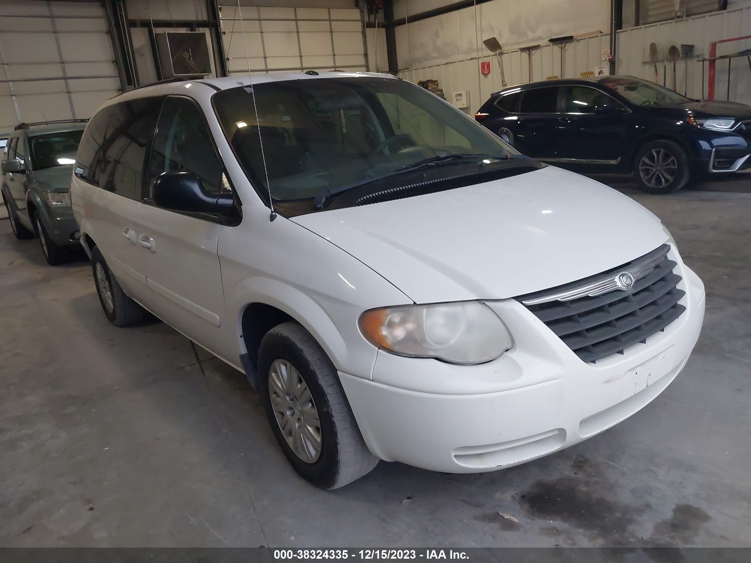 CHRYSLER TOWN & COUNTRY 2006 1a4gp44r36b751322