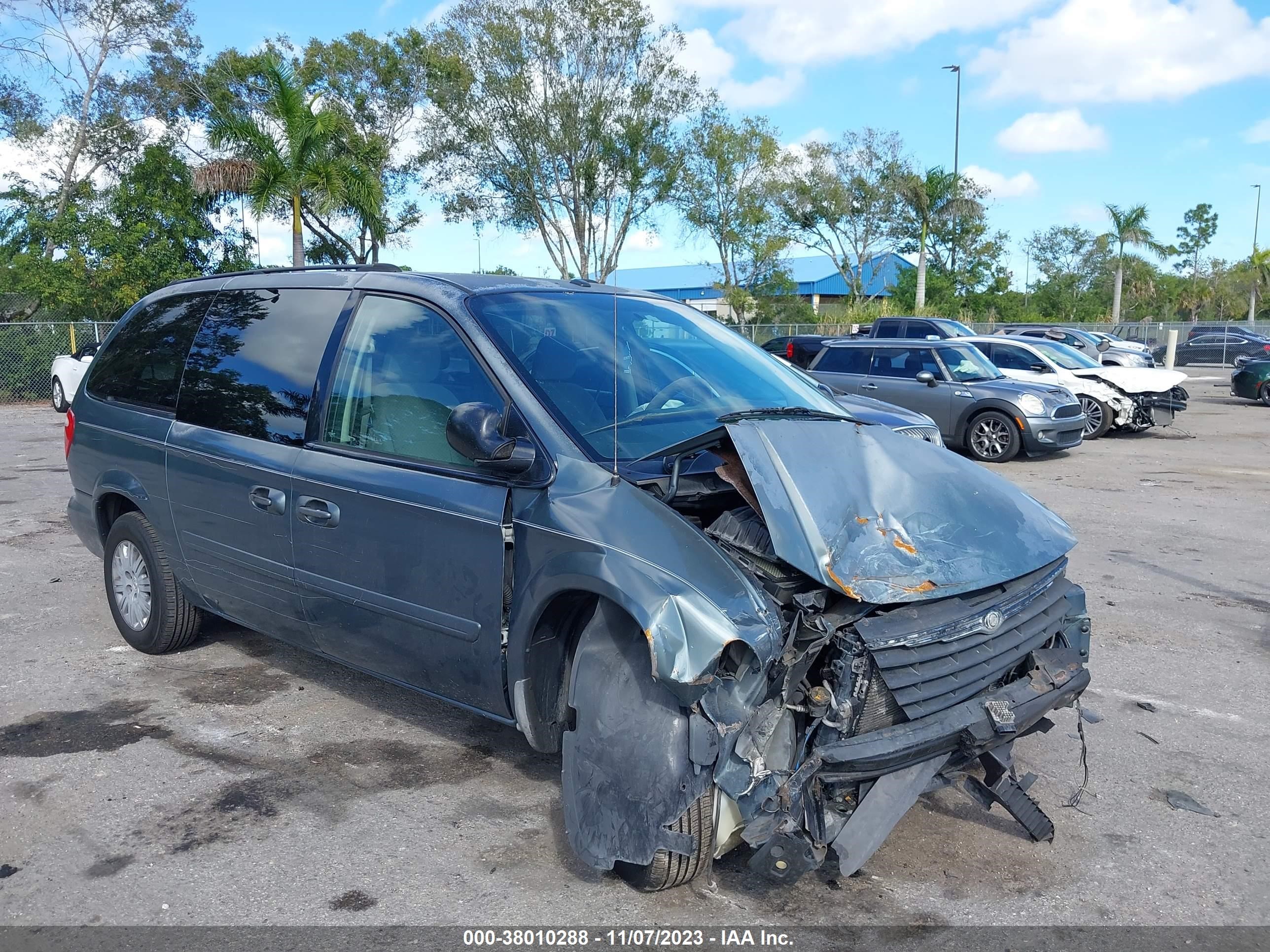 CHRYSLER TOWN & COUNTRY 2006 1a4gp44r46b568351