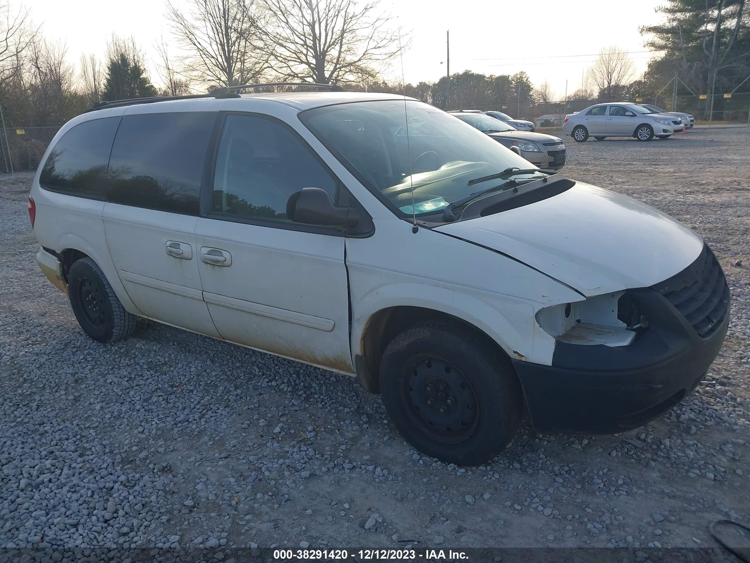 CHRYSLER TOWN & COUNTRY 2006 1a4gp44r76b613489