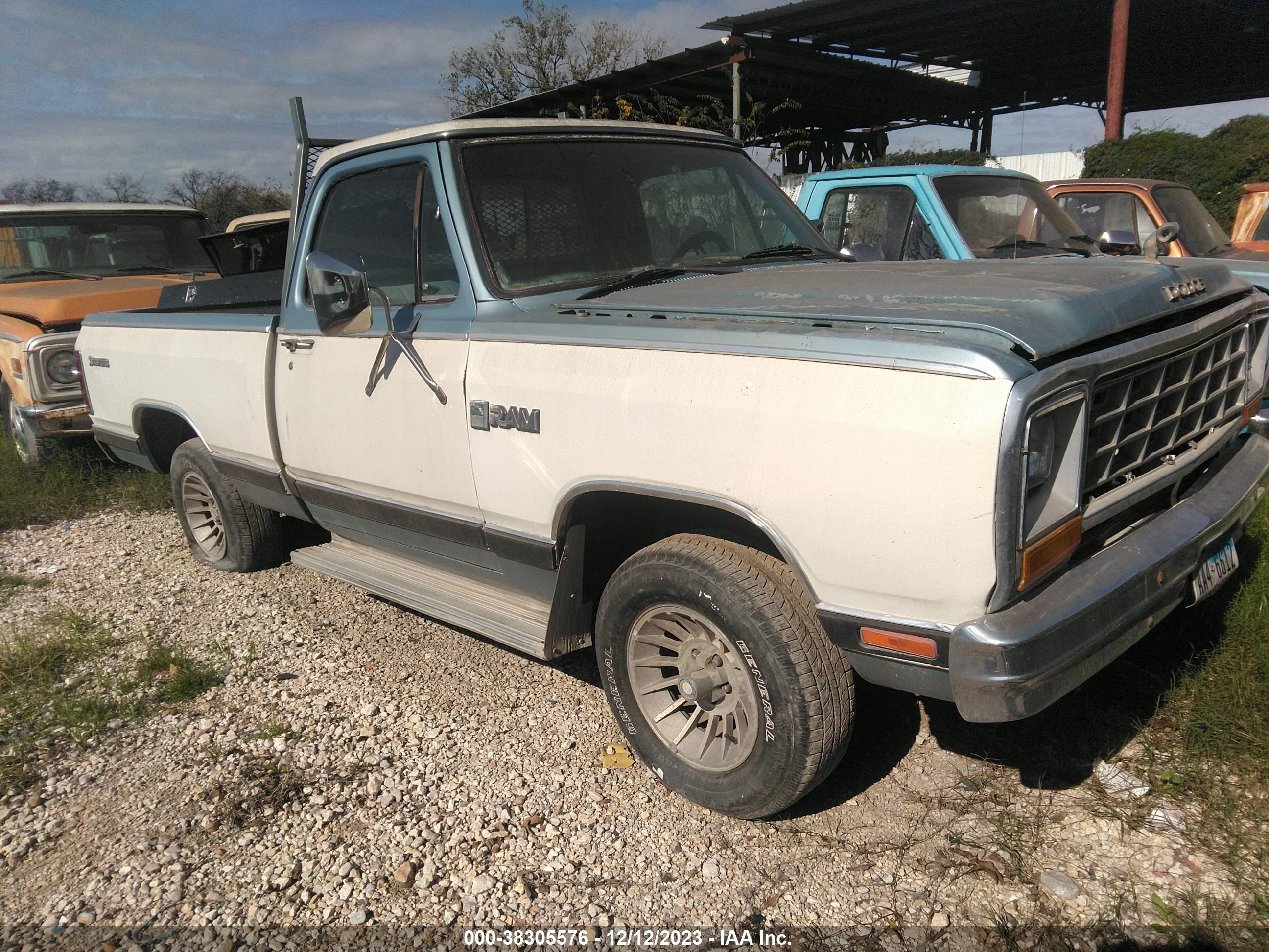 DODGE D/W SERIES 1983 1b7gd14u3ds500525