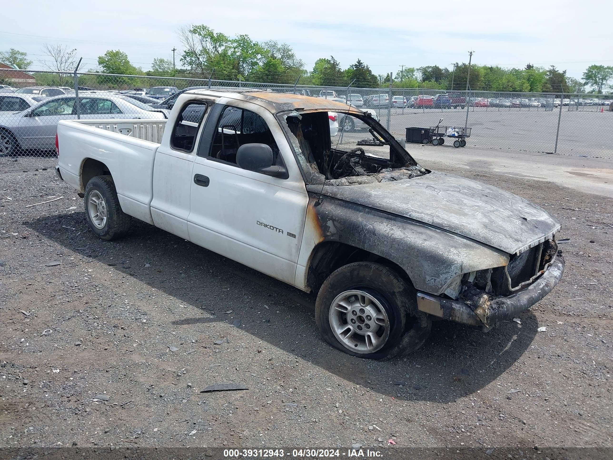 DODGE DAKOTA 2000 1b7gl22x6ys663679