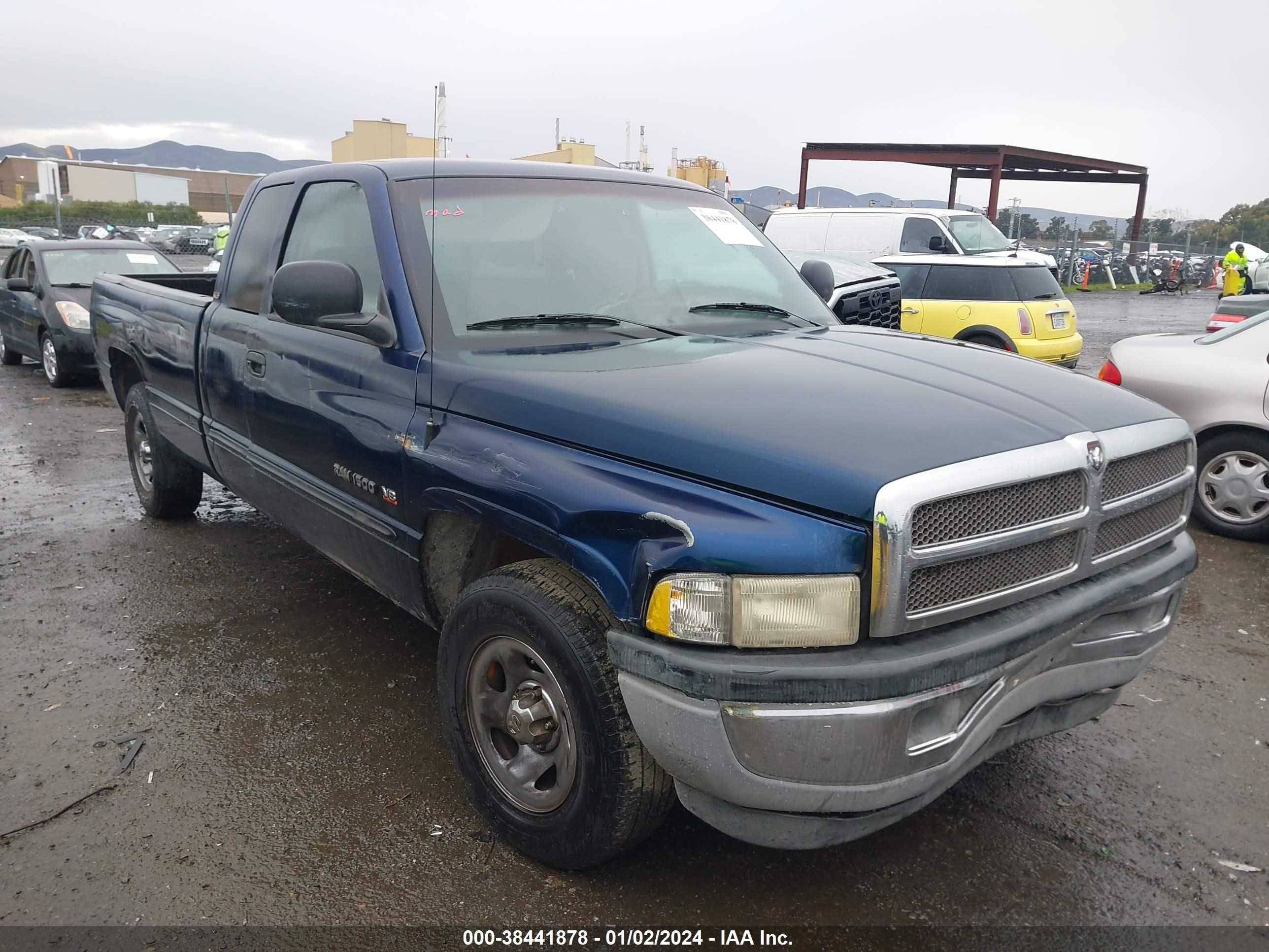 DODGE RAM 2000 1b7hc13z5yj107190