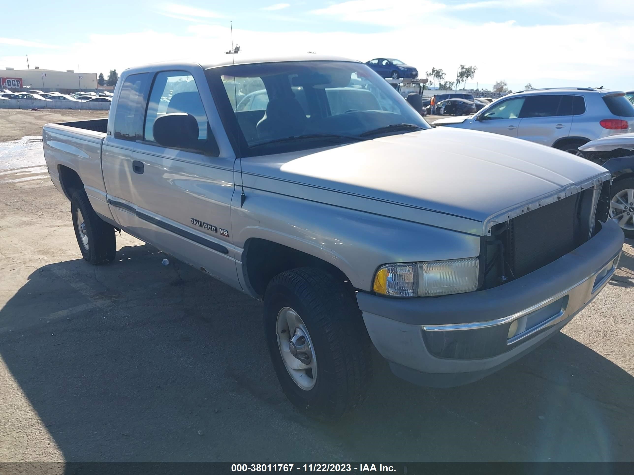 DODGE RAM 2000 1b7hf13y5yj139913