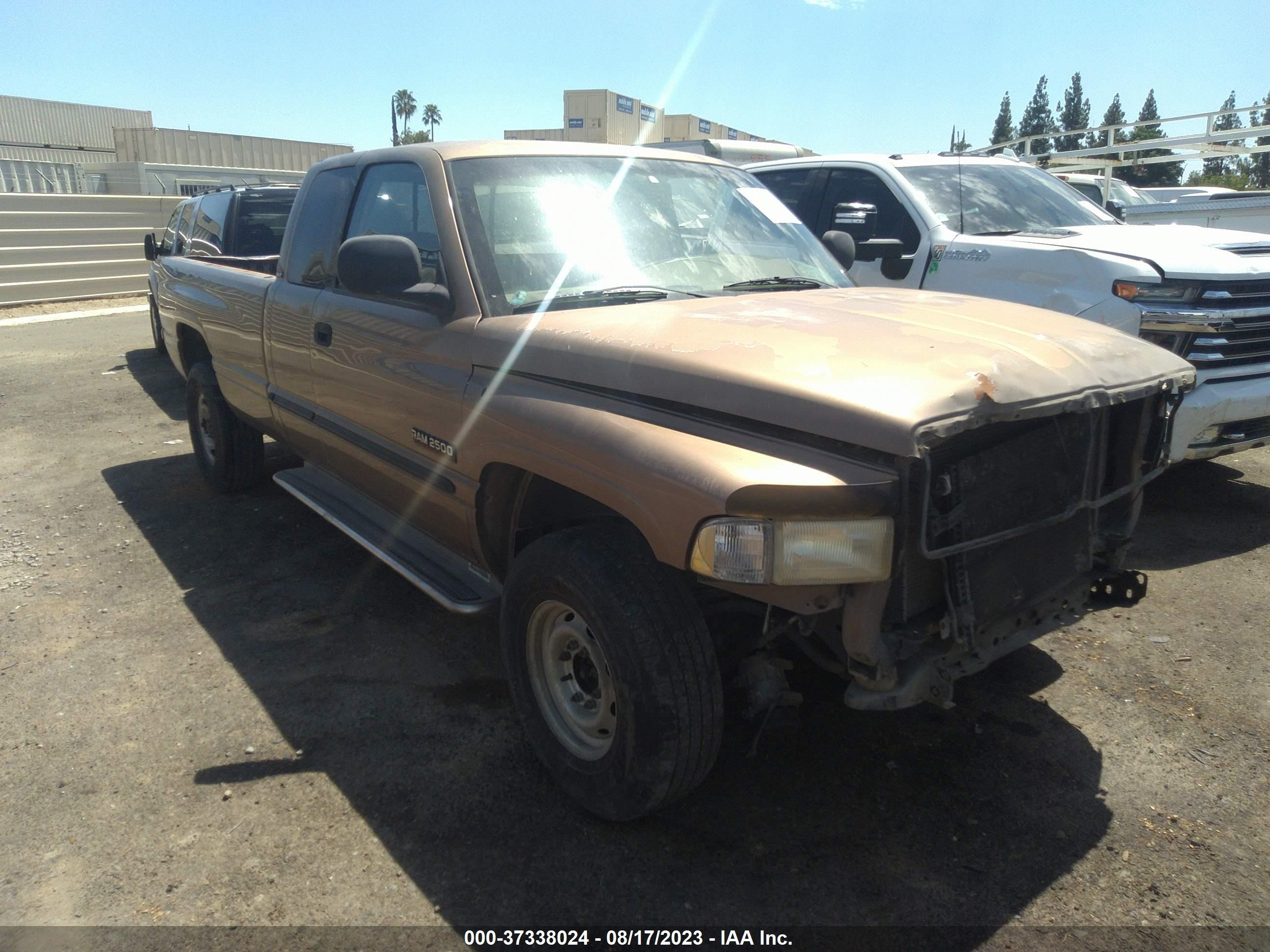 DODGE RAM 2000 1b7kc2362yj140357