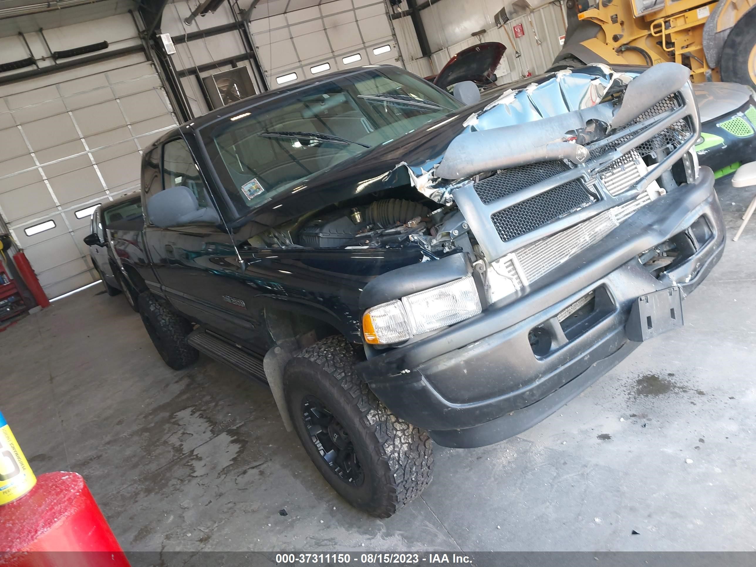 DODGE RAM 2000 1b7kf2367yj106325