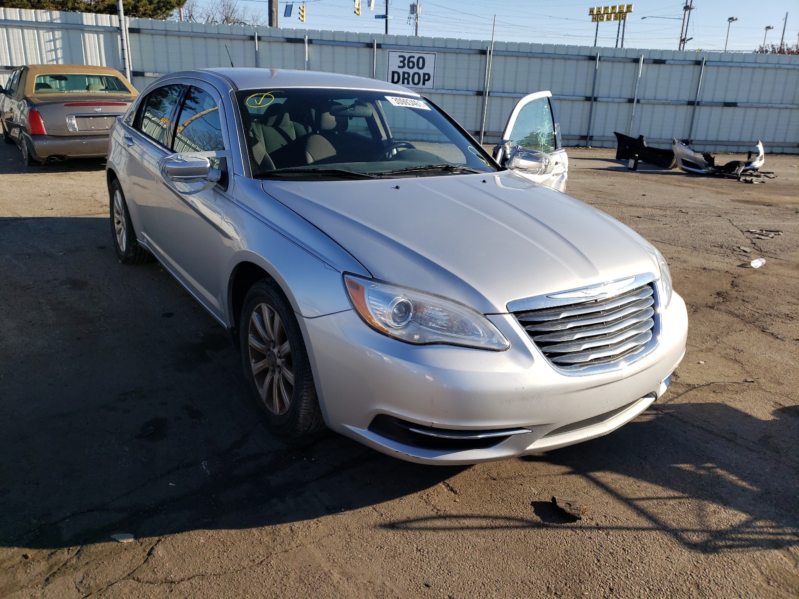 CHRYSLER 200 TOURIN 2011 1c3bc1fb9bn526930