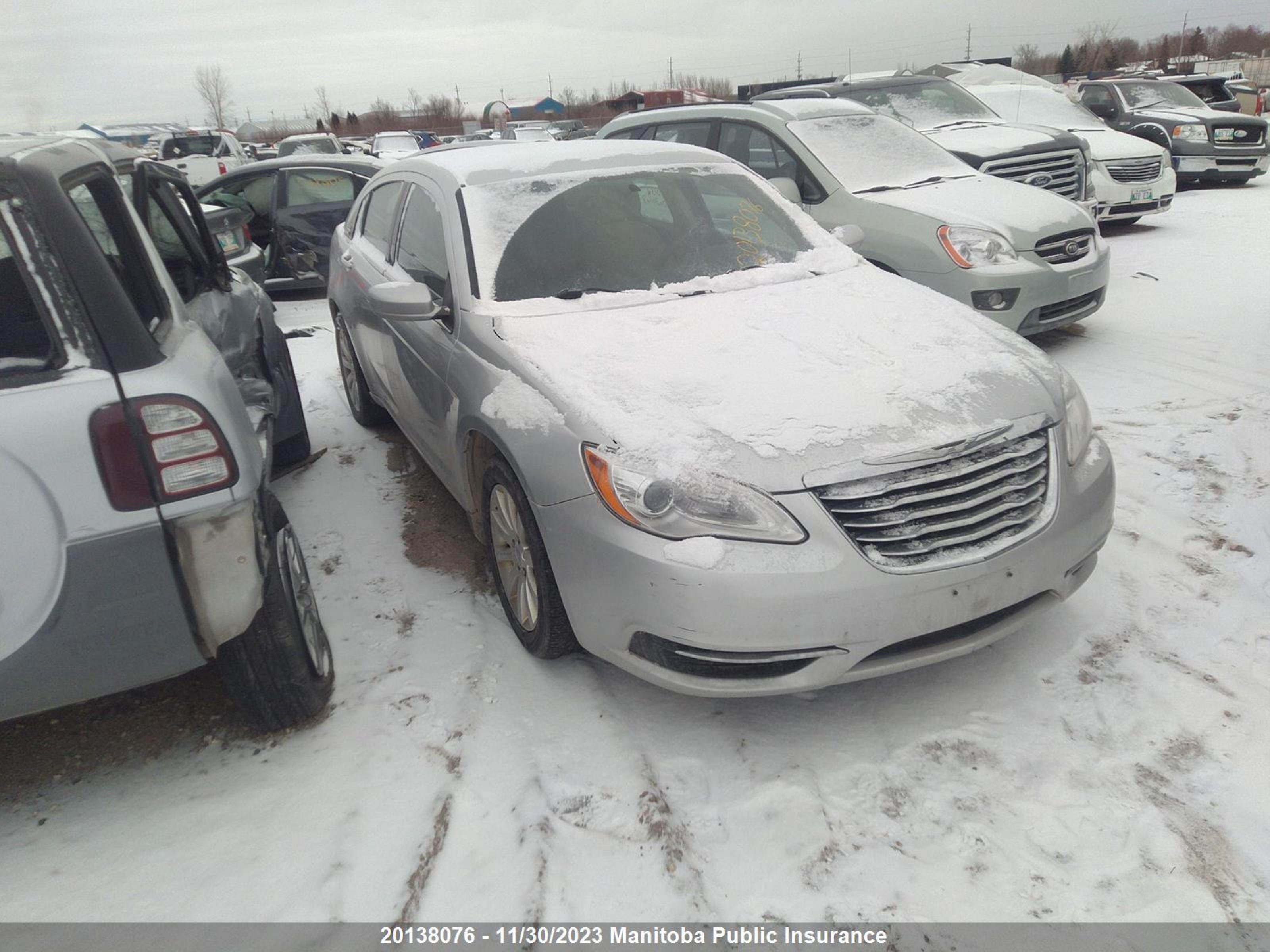 CHRYSLER 200 2011 1c3bc4fb4bn520132