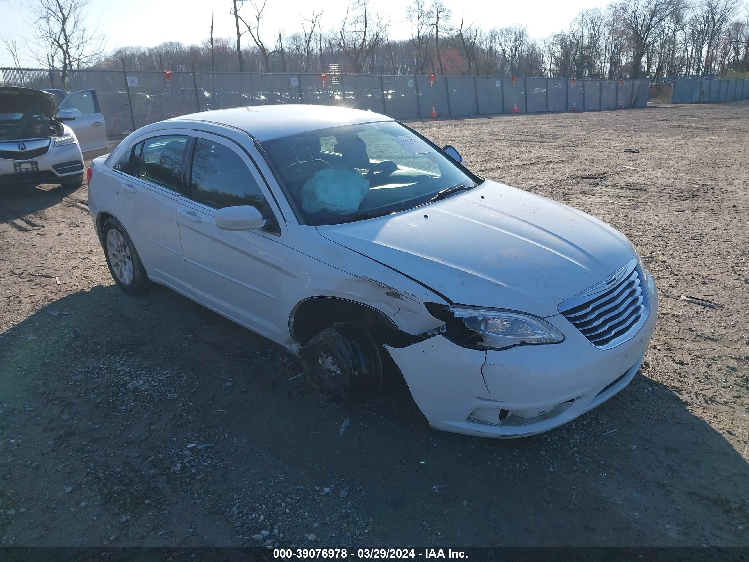 CHRYSLER 200 2011 1c3bc4fb4bn552983