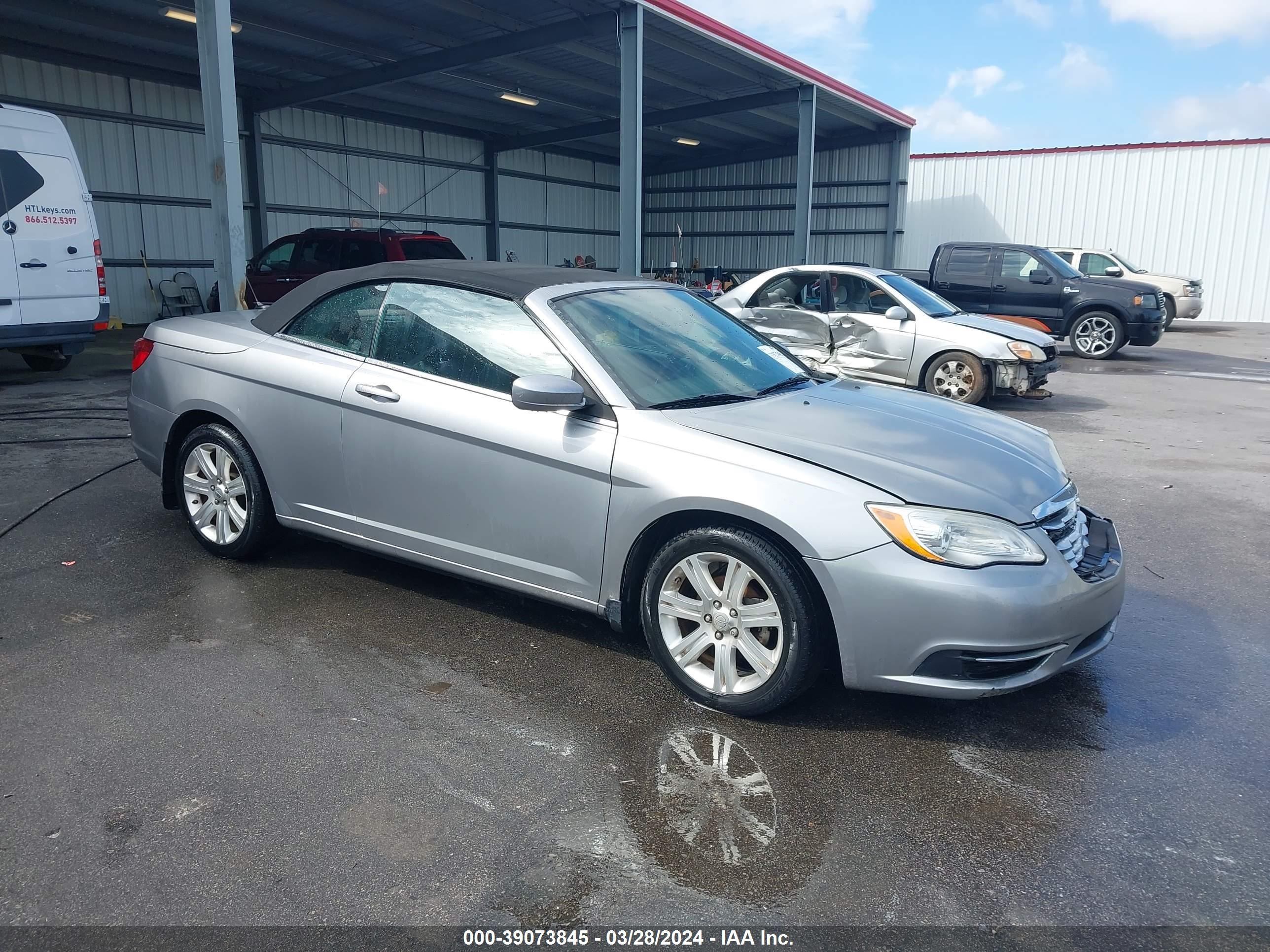 CHRYSLER 200 2013 1c3bcbeg3dn556625