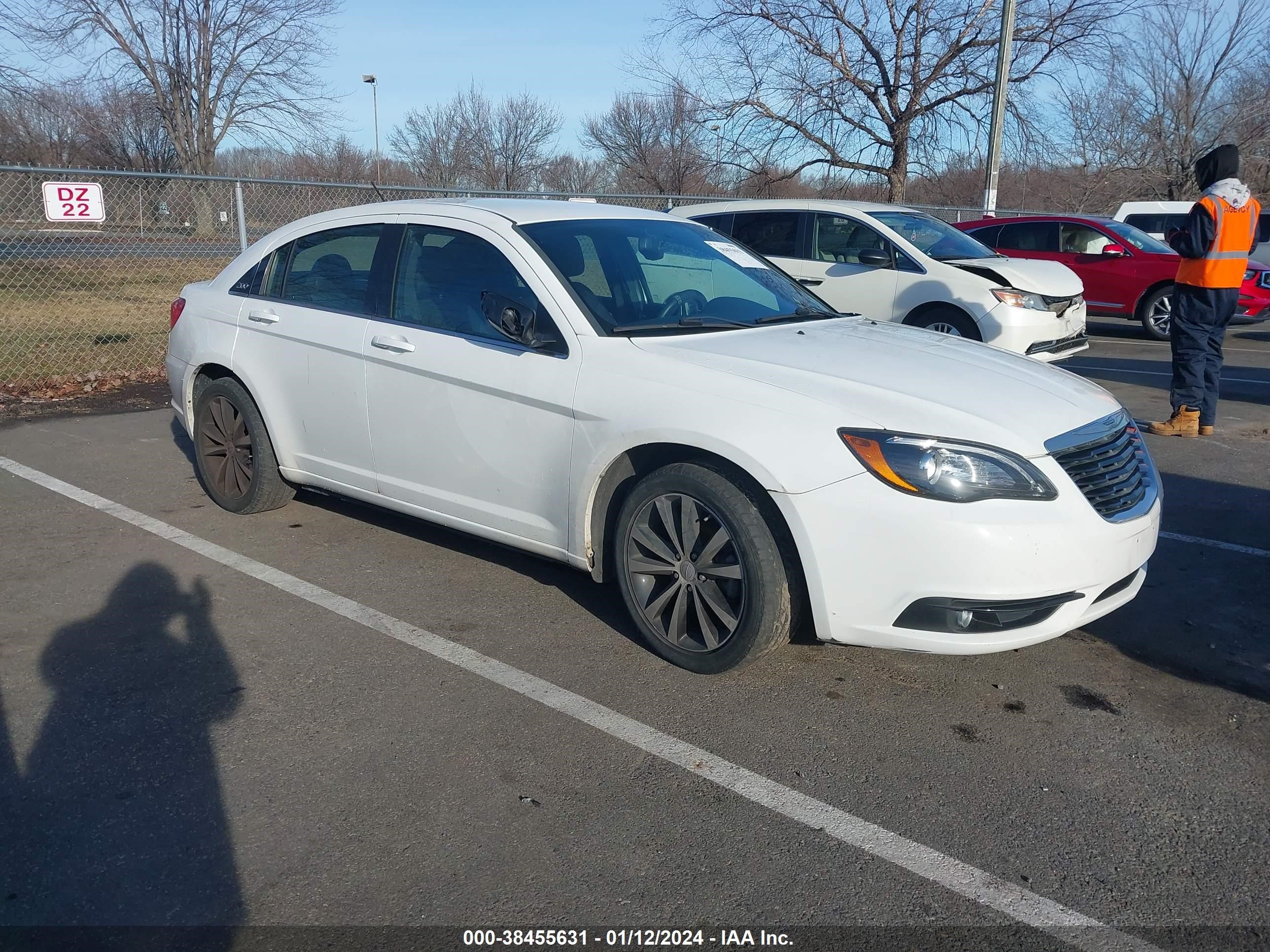 CHRYSLER 200 2013 1c3ccbbb8dn631865