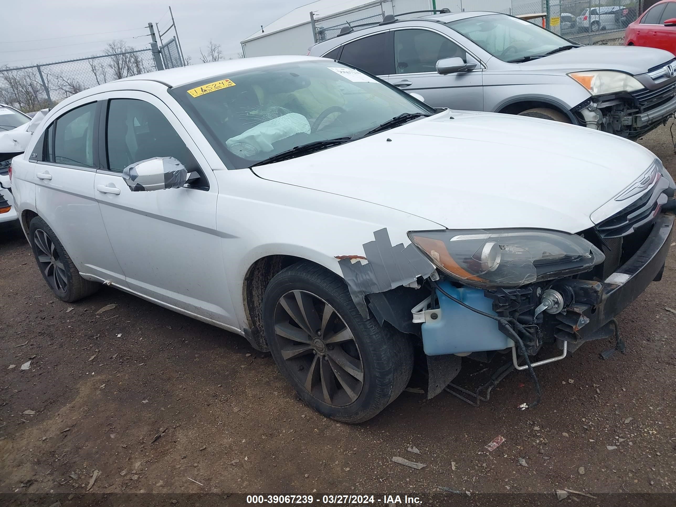 CHRYSLER 200 2014 1c3ccbbb8en165243