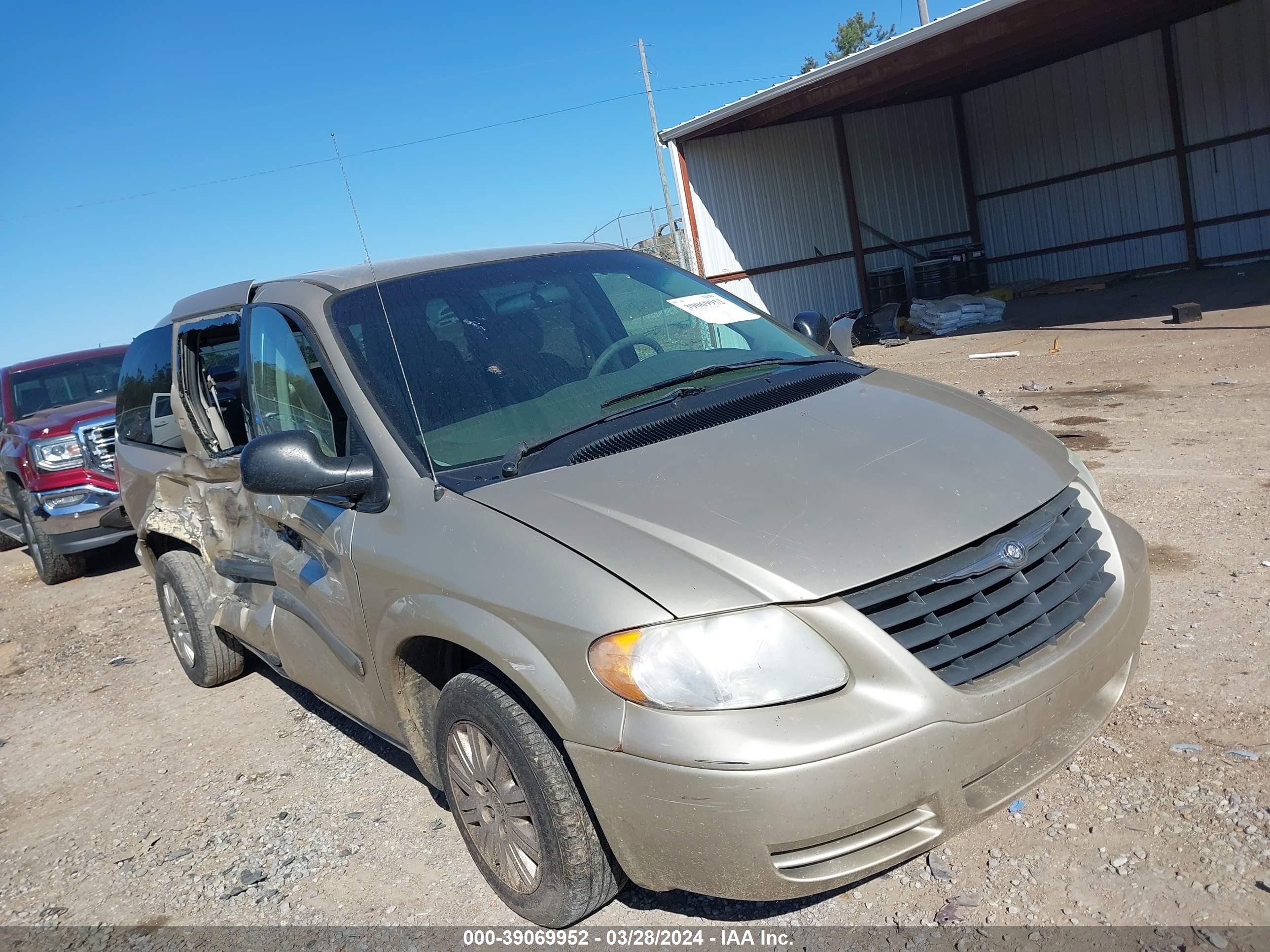 CHRYSLER TOWN & COUNTRY 2005 1c4gp45r65b347000