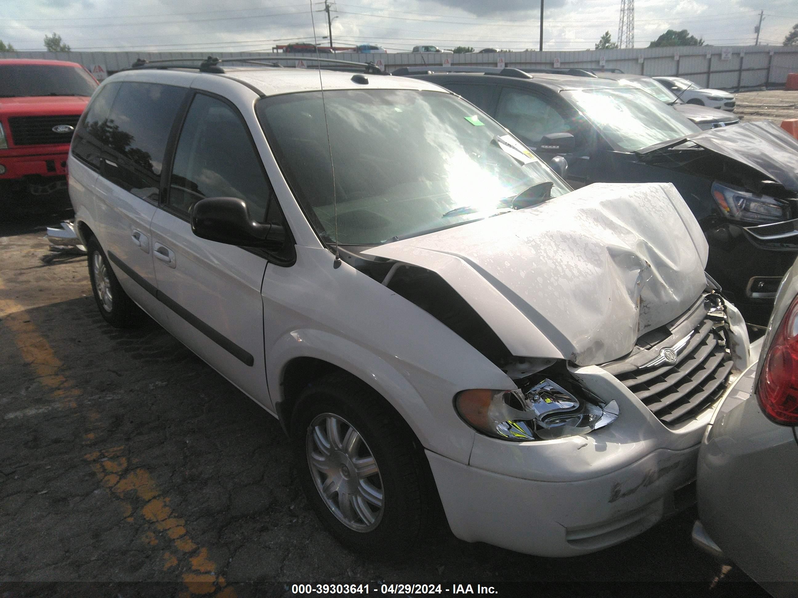 CHRYSLER TOWN & COUNTRY 2005 1c4gp45r75b399719