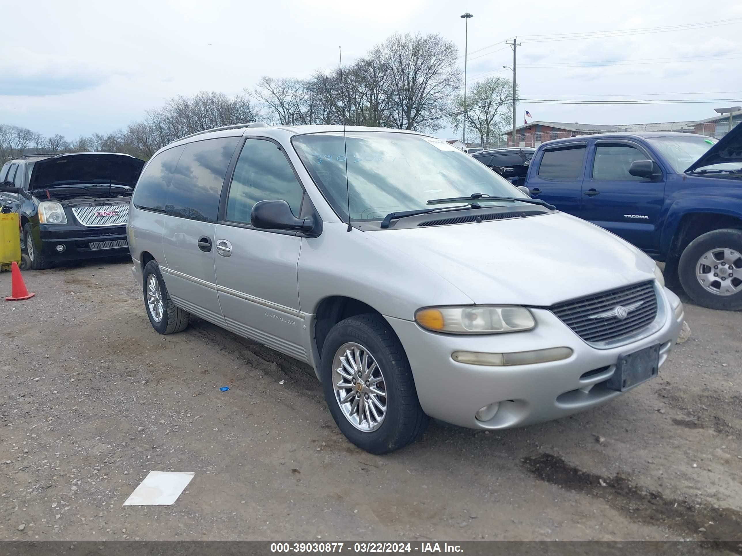 CHRYSLER TOWN & COUNTRY 2000 1c4gp64l2yb710180