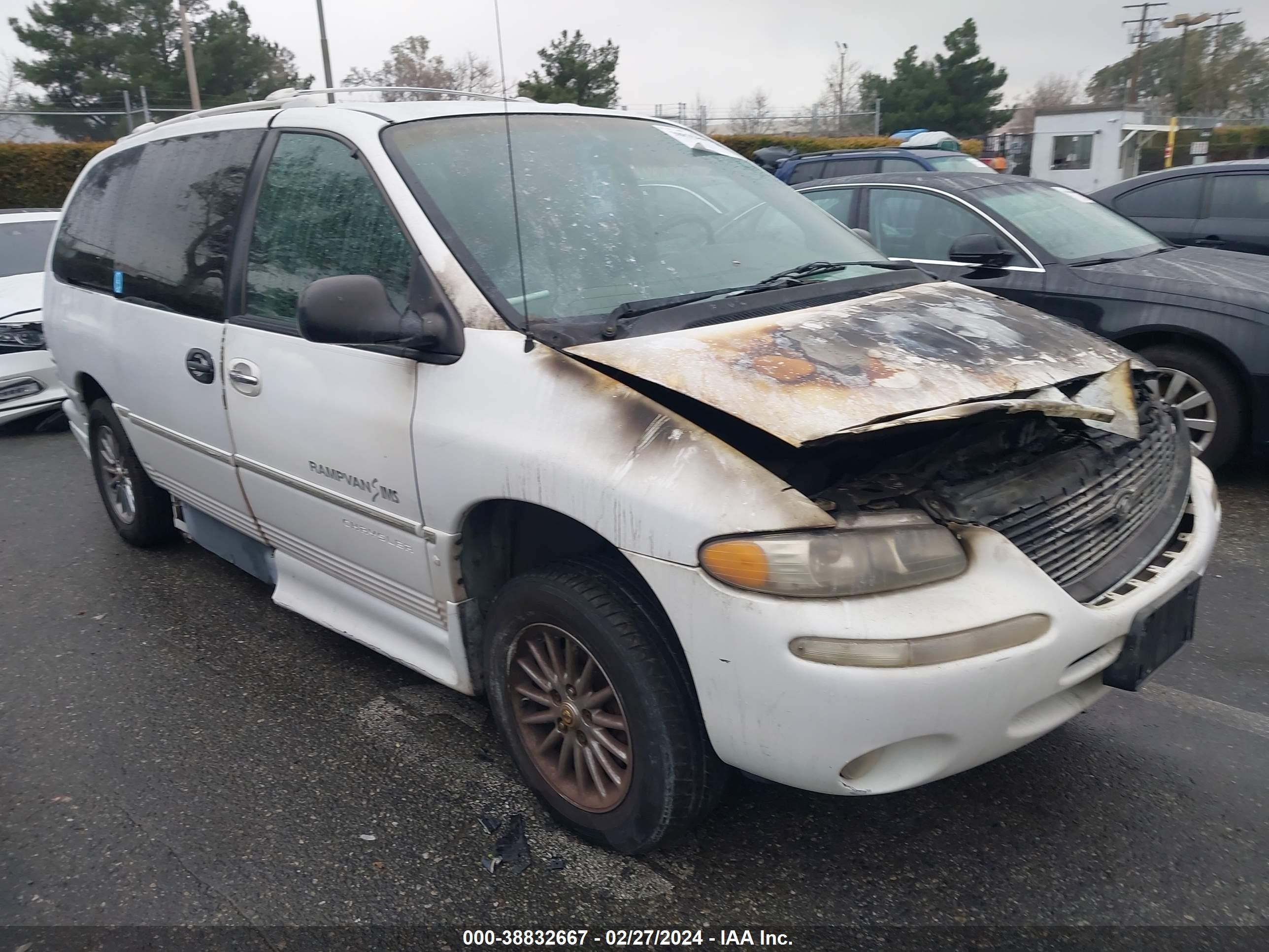 CHRYSLER TOWN & COUNTRY 2000 1c4gp64l6yb682934