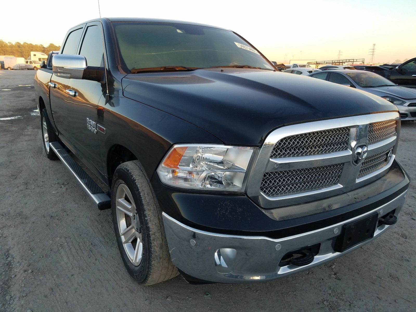 RAM 1500 SLT 2018 1c6rr6lm2js274425