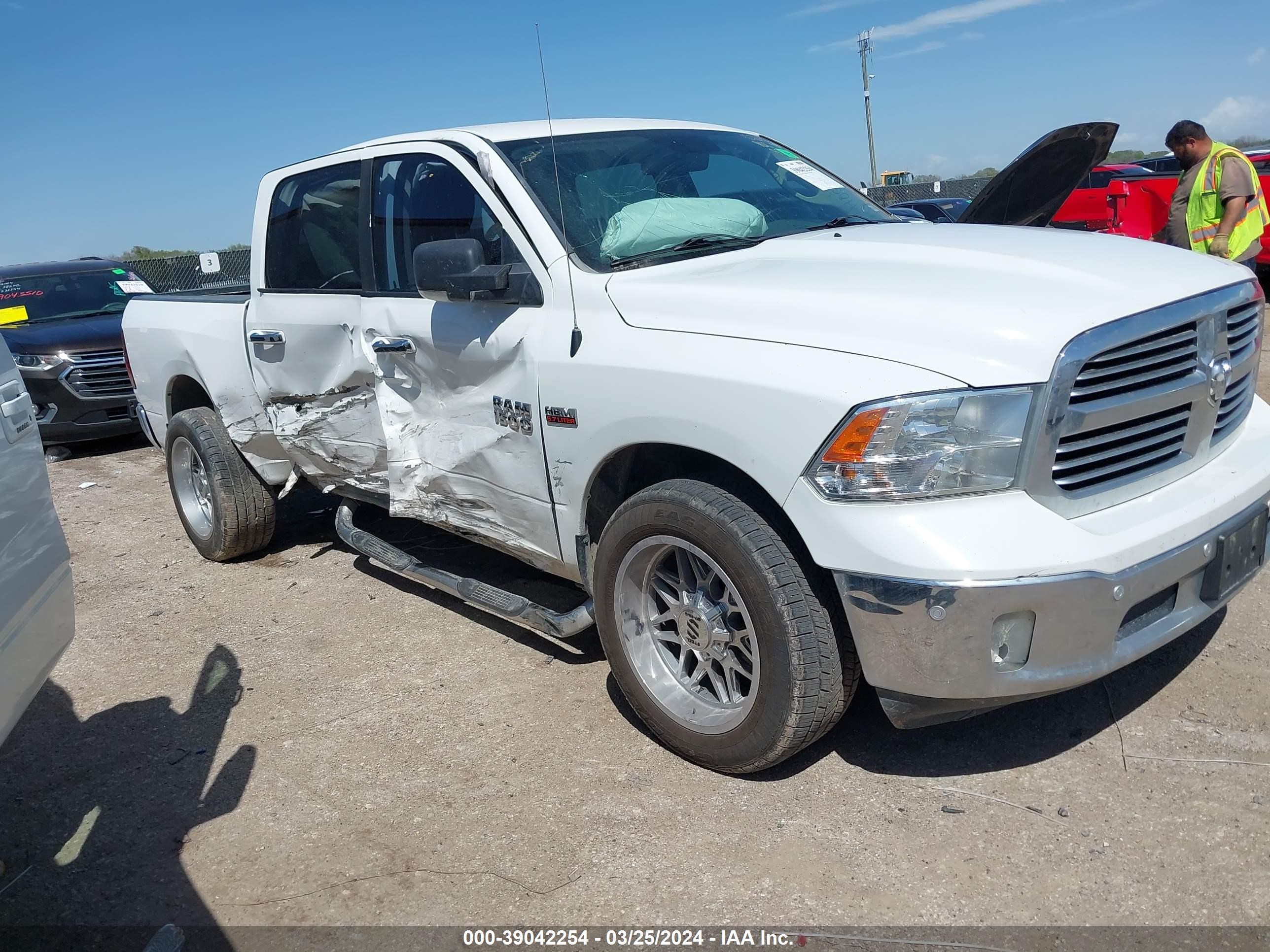 RAM 1500 2017 1c6rr6lt8hs513851