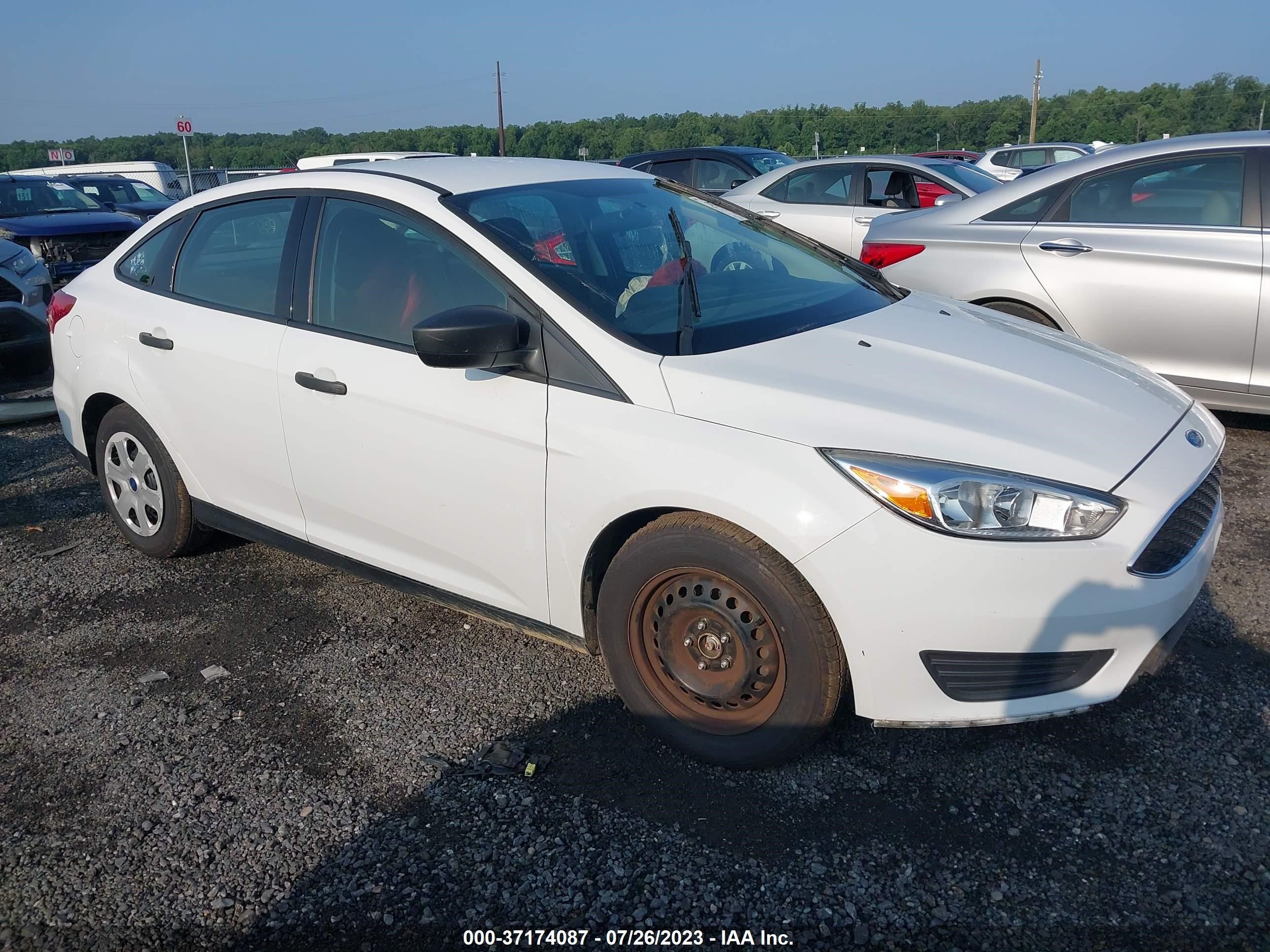 FORD FOCUS 2018 1fadp3e21jl226174