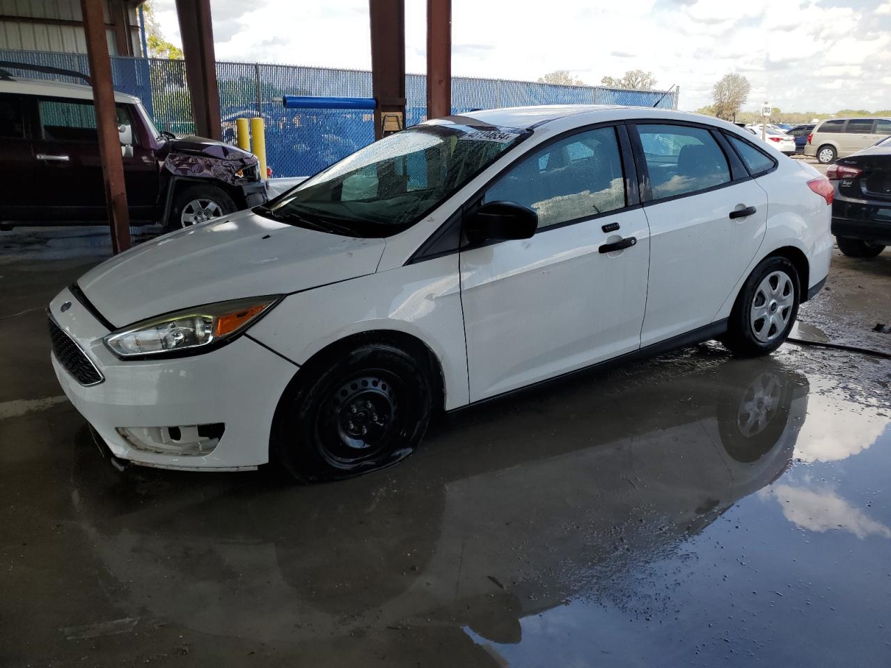 FORD FOCUS 2015 1fadp3e22fl286102