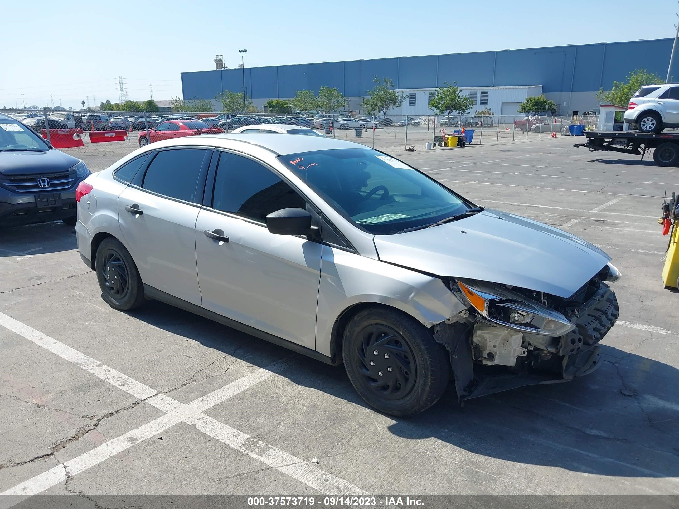 FORD FOCUS 2016 1fadp3e22gl319438