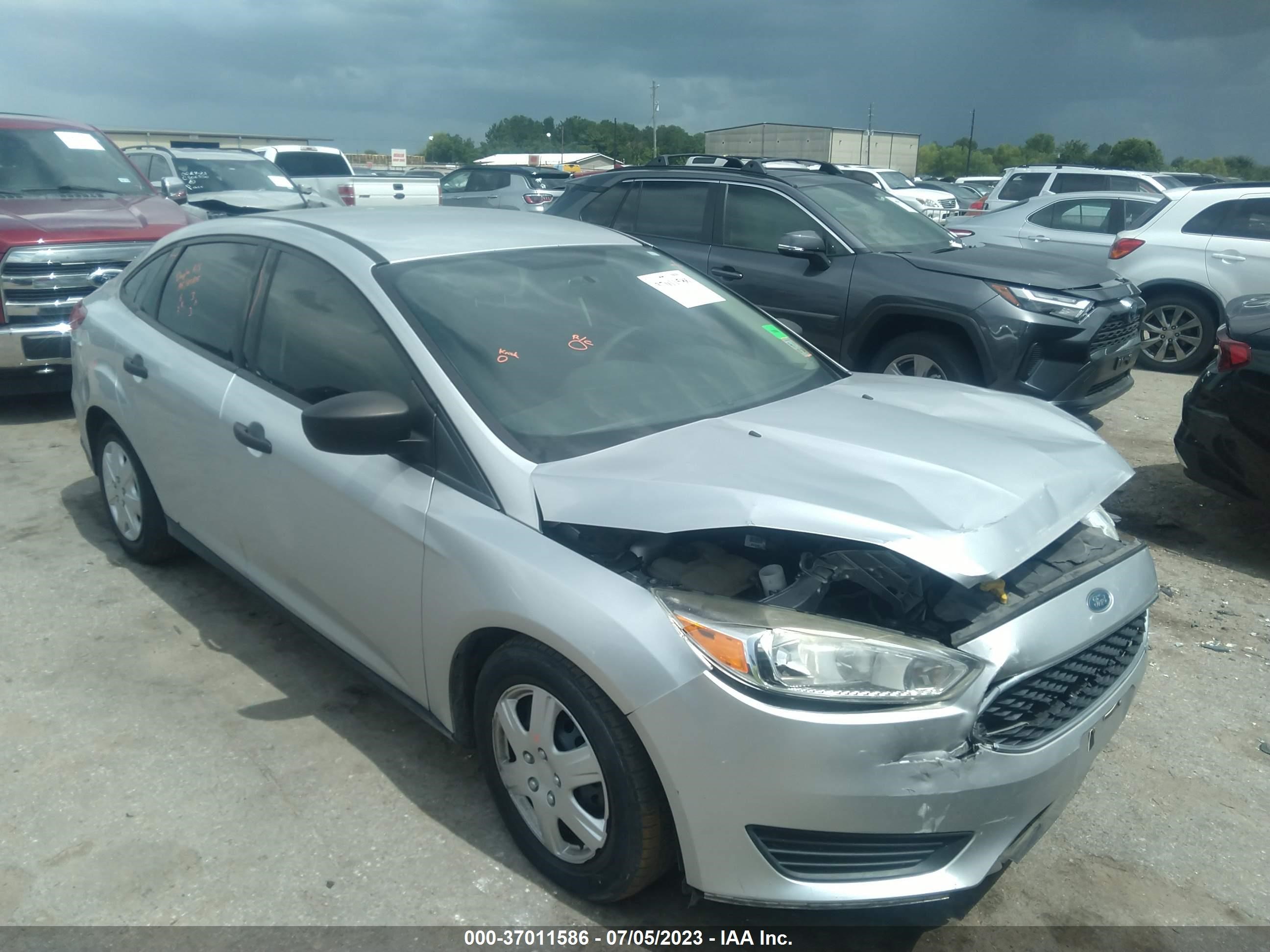 FORD FOCUS 2017 1fadp3e23hl244329