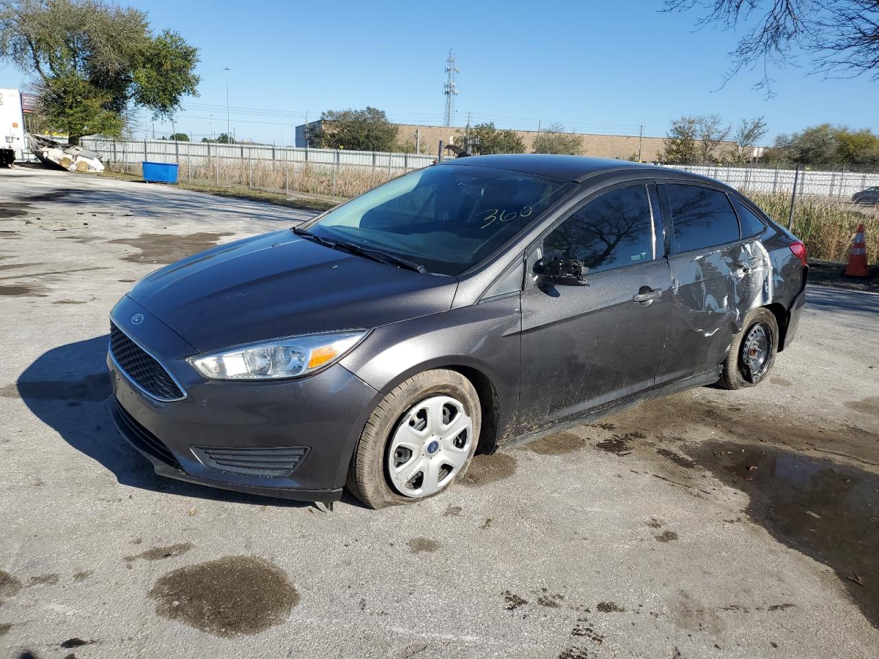 FORD FOCUS 2018 1fadp3e2xjl277527