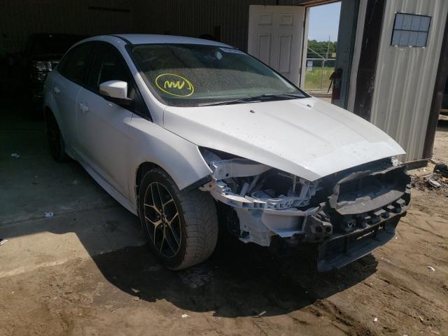 FORD FOCUS SE 2015 1fadp3f23fl209382