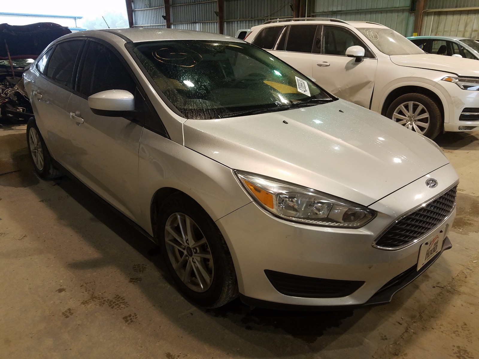 FORD FOCUS SE 2018 1fadp3f23jl204062