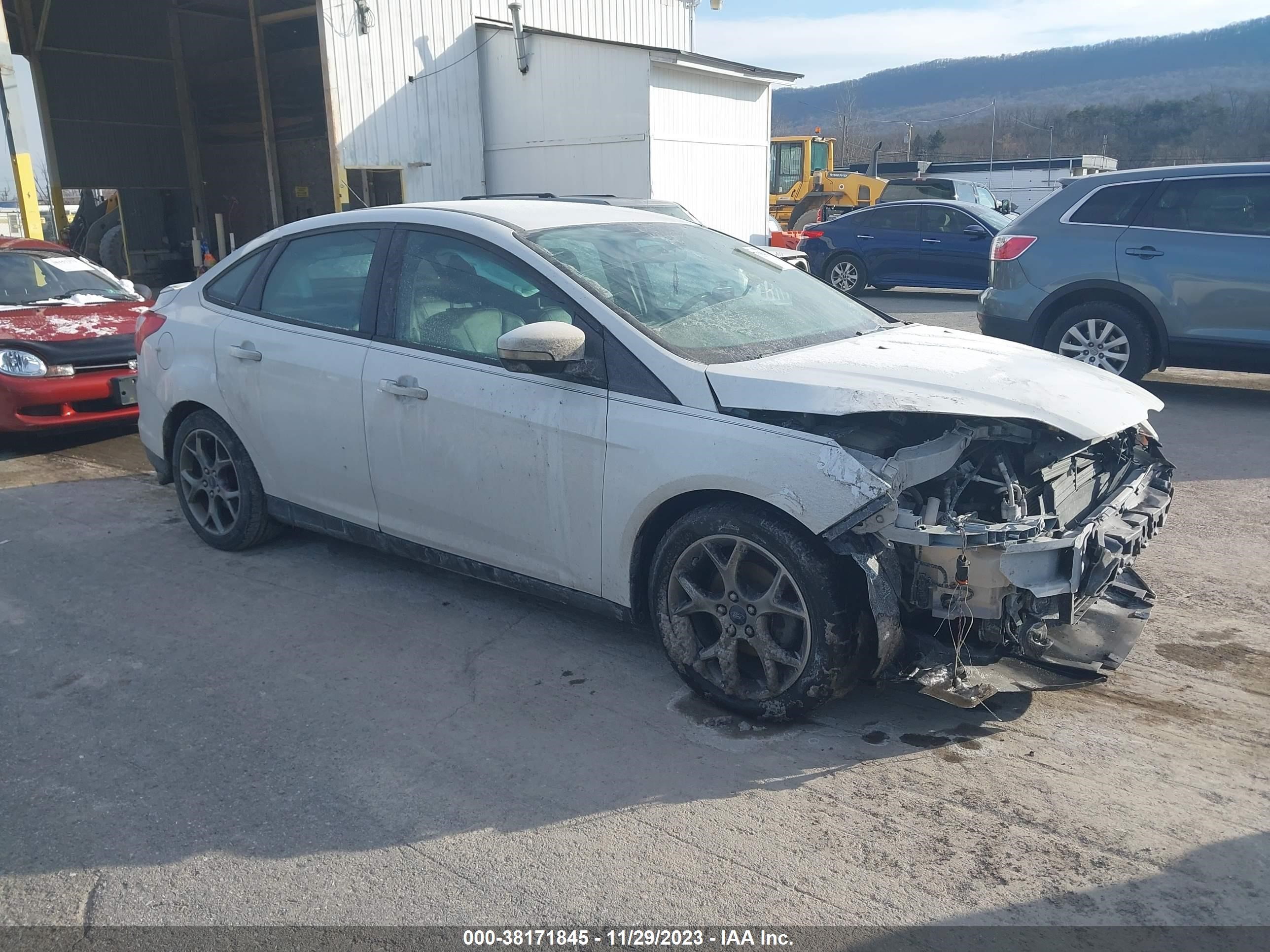 FORD FOCUS 2014 1fadp3f27el366945