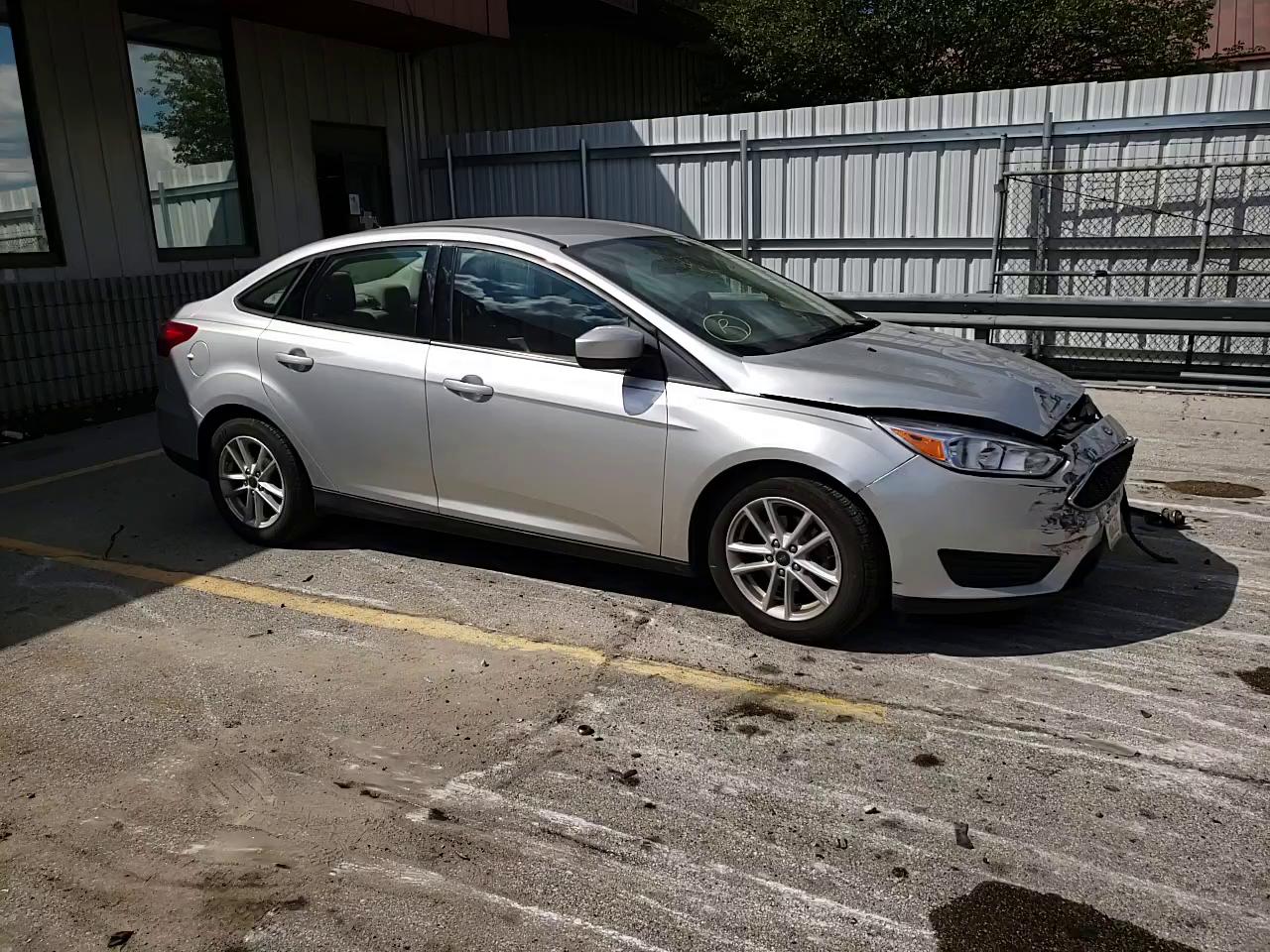 FORD FOCUS SE 2018 1fadp3f27jl225318