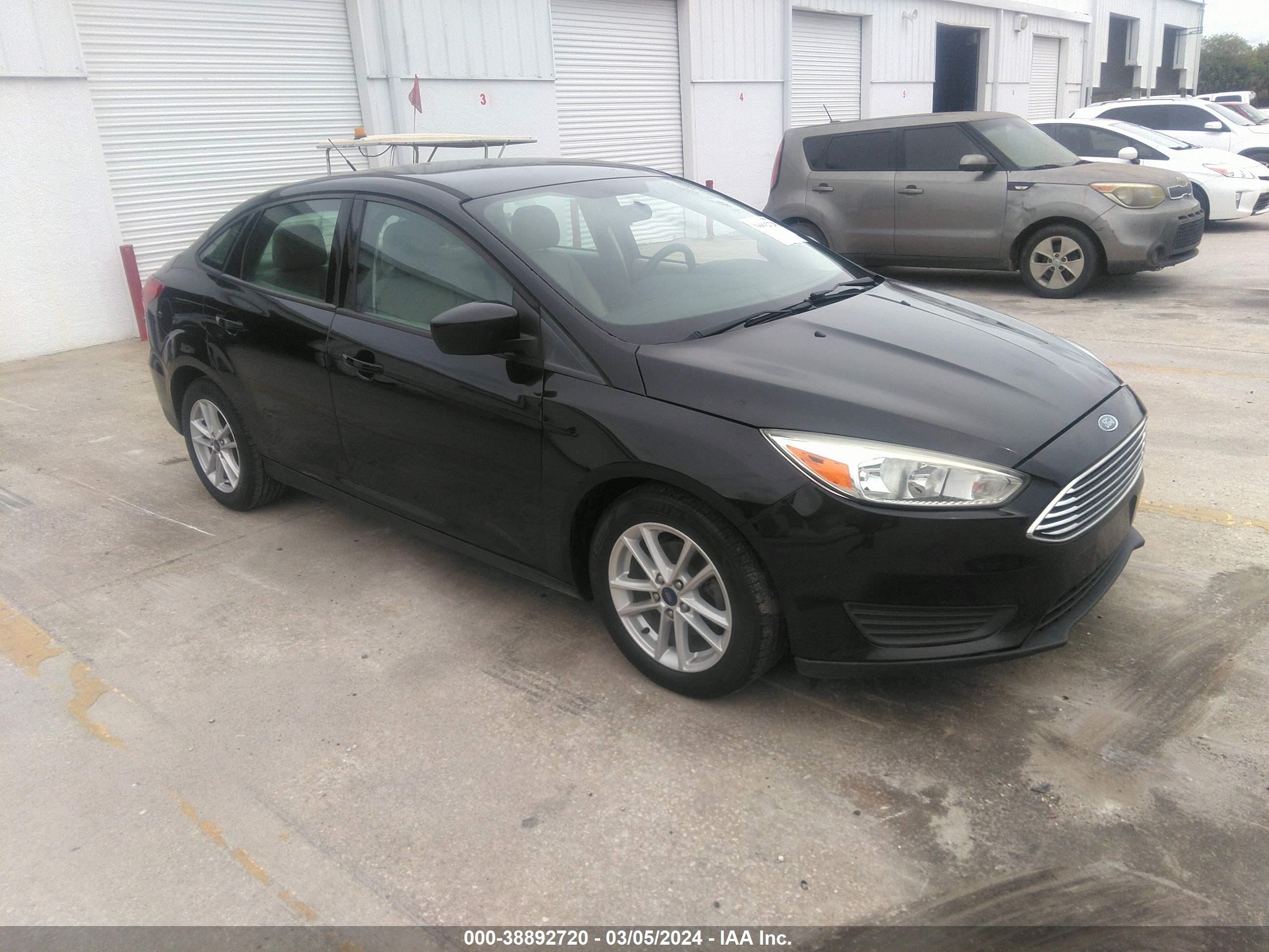 FORD FOCUS 2018 1fadp3fe0jl243119