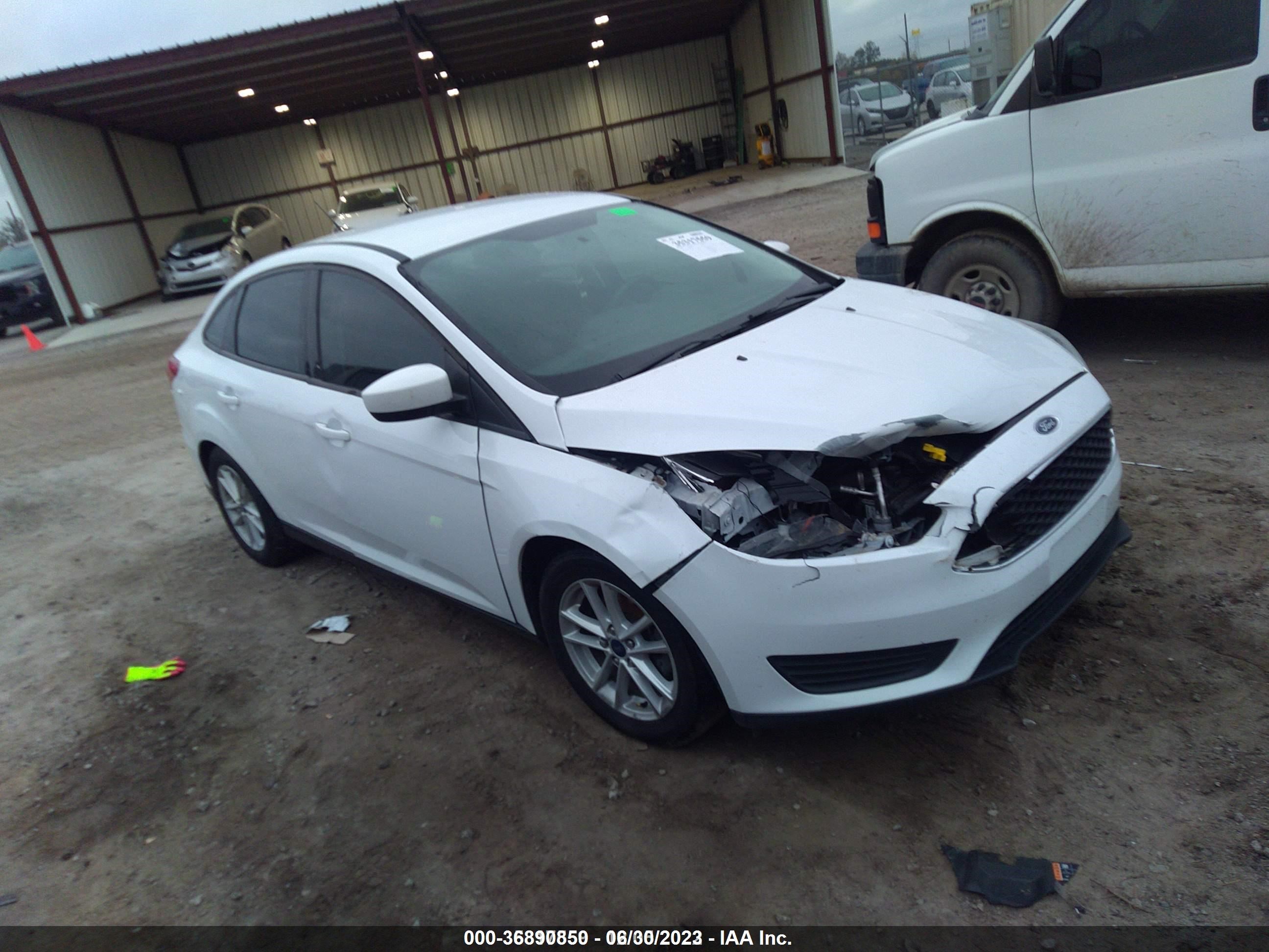 FORD FOCUS 2018 1fadp3fe0jl307255