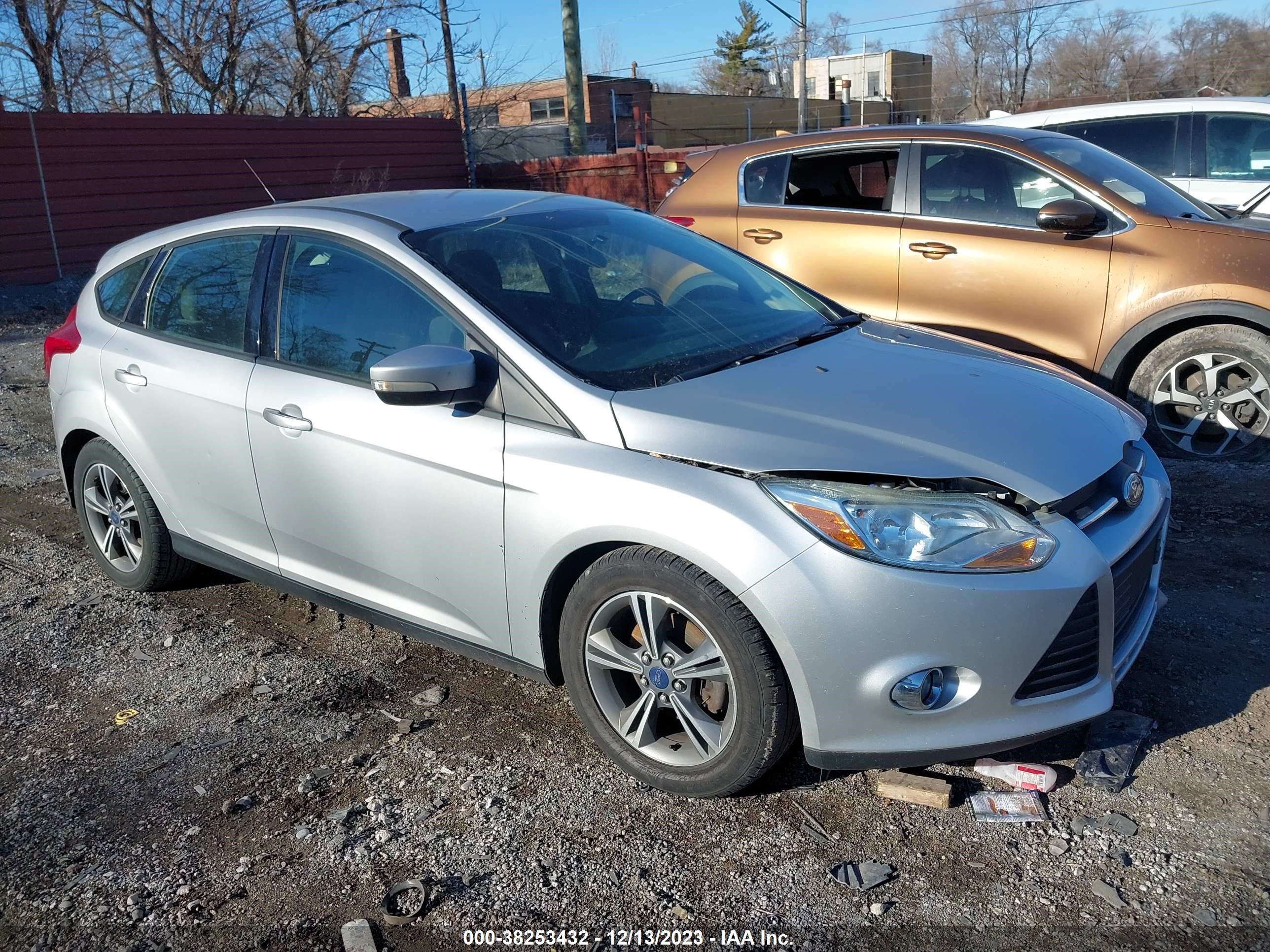 FORD FOCUS 2014 1fadp3k22el305010