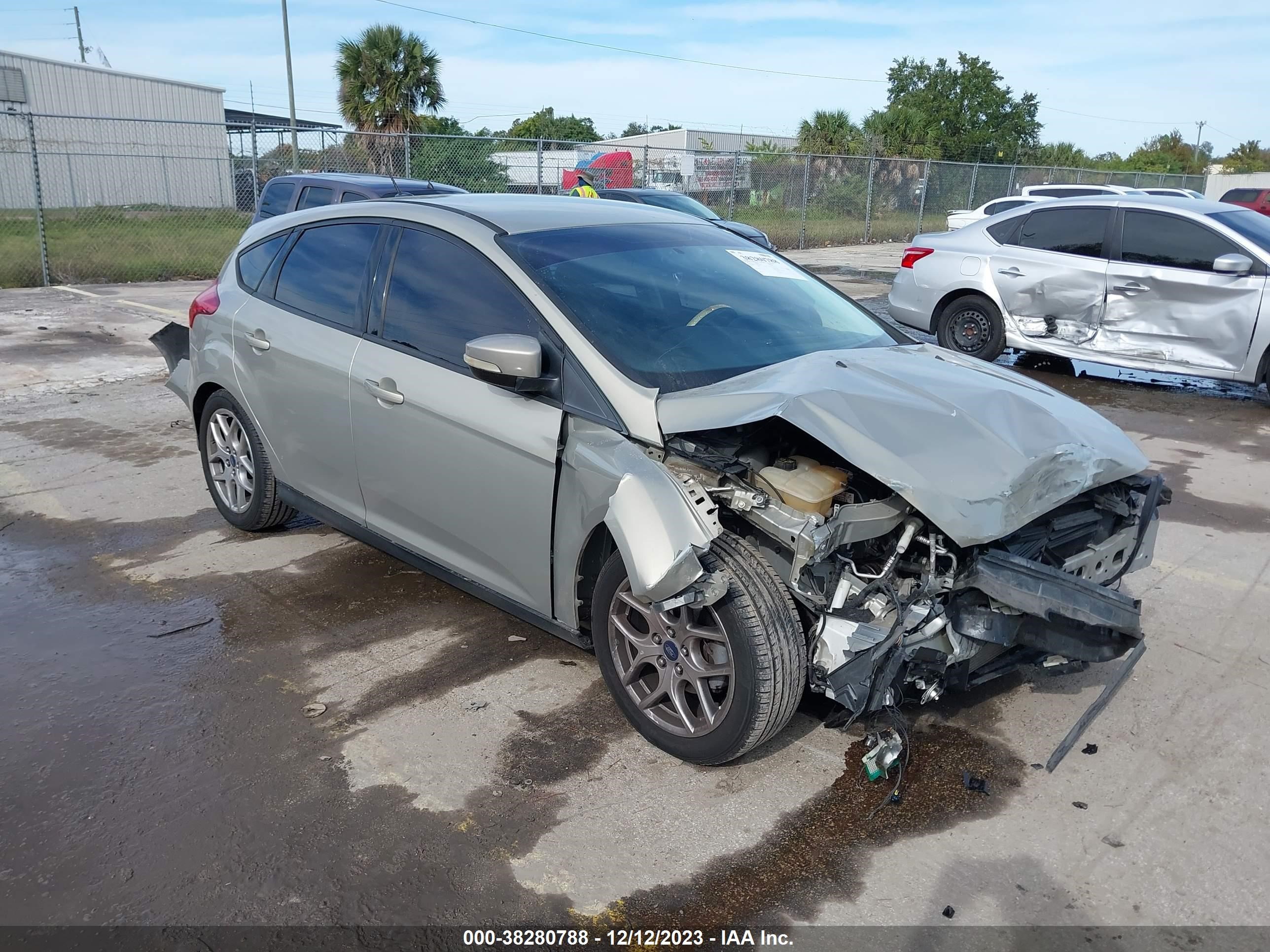 FORD FOCUS 2015 1fadp3k23fl250536