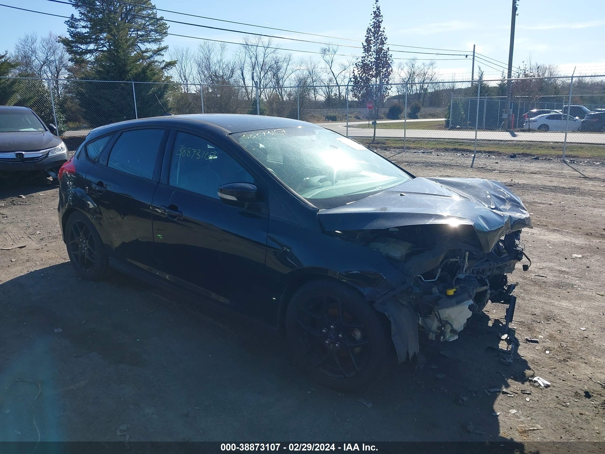 FORD FOCUS 2015 1fadp3k23fl338745