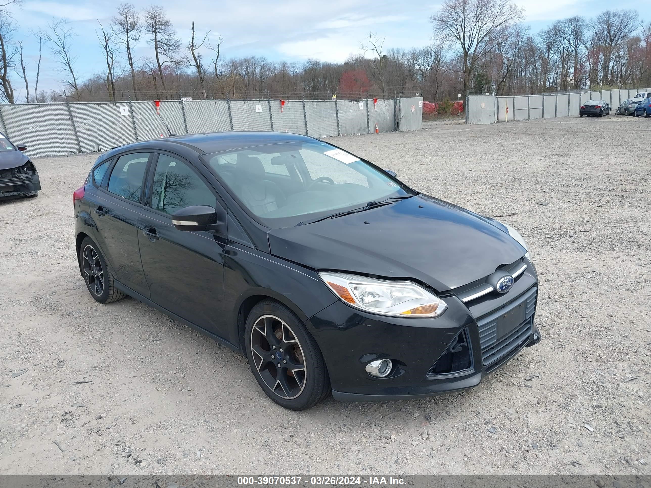 FORD FOCUS 2014 1fadp3k27el383427