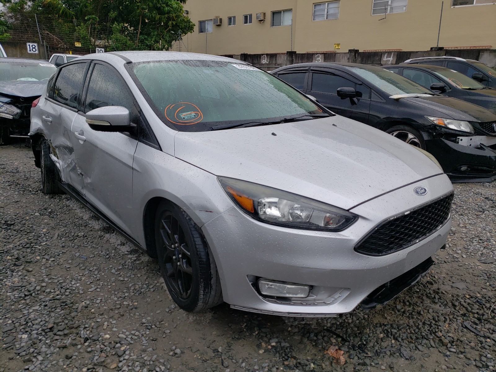 FORD FOCUS SE 2015 1fadp3k27fl238566