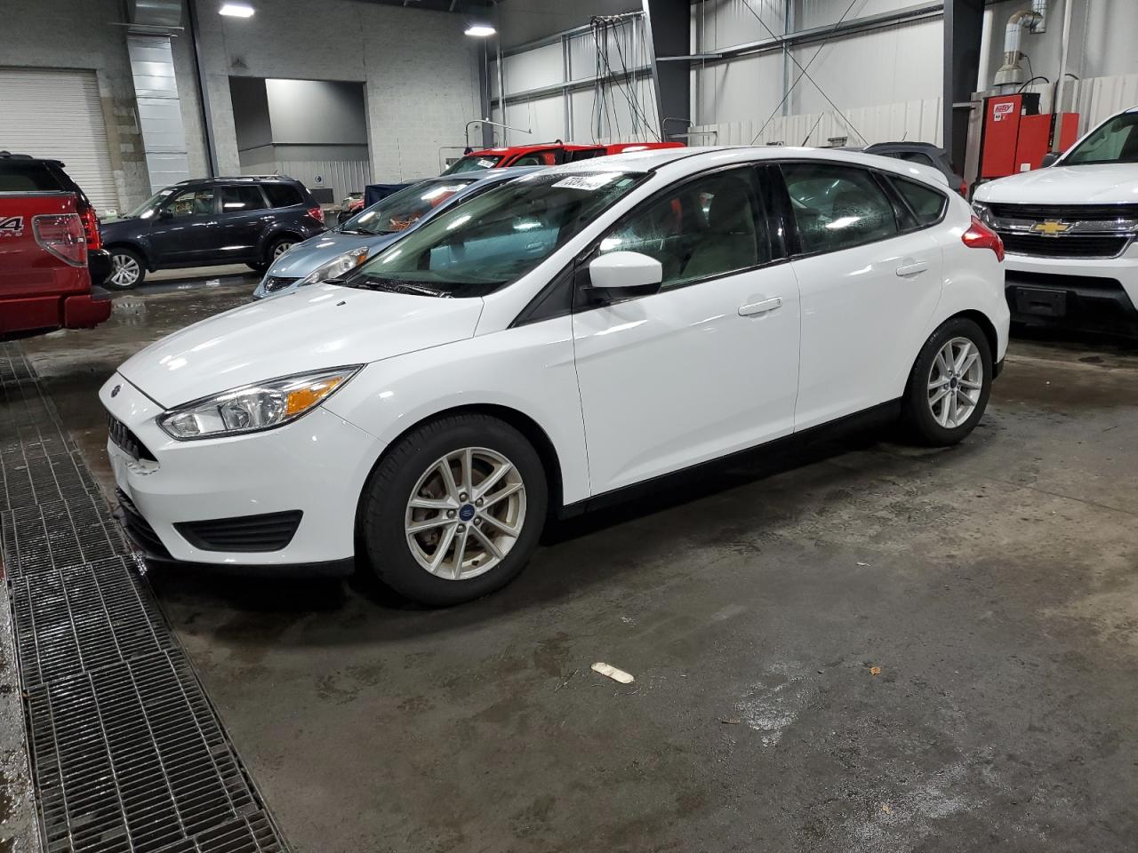 FORD FOCUS 2018 1fadp3k2xjl270274