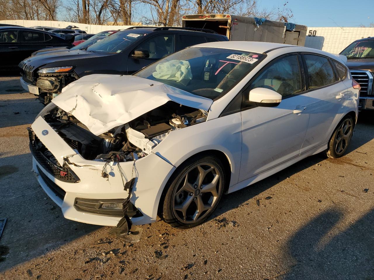 FORD FOCUS 2018 1fadp3l93jl332531