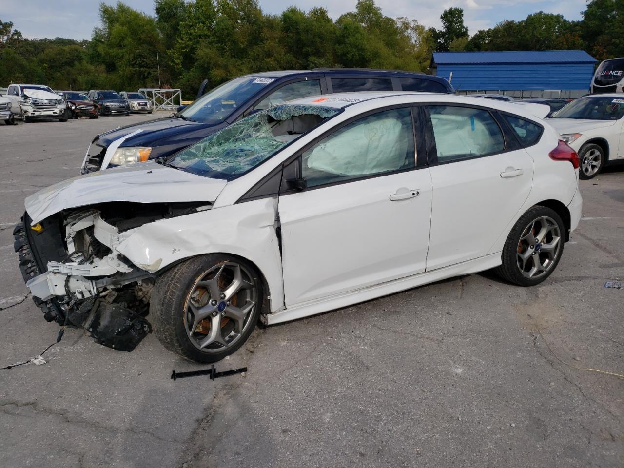 FORD FOCUS 2017 1fadp3l95hl270916