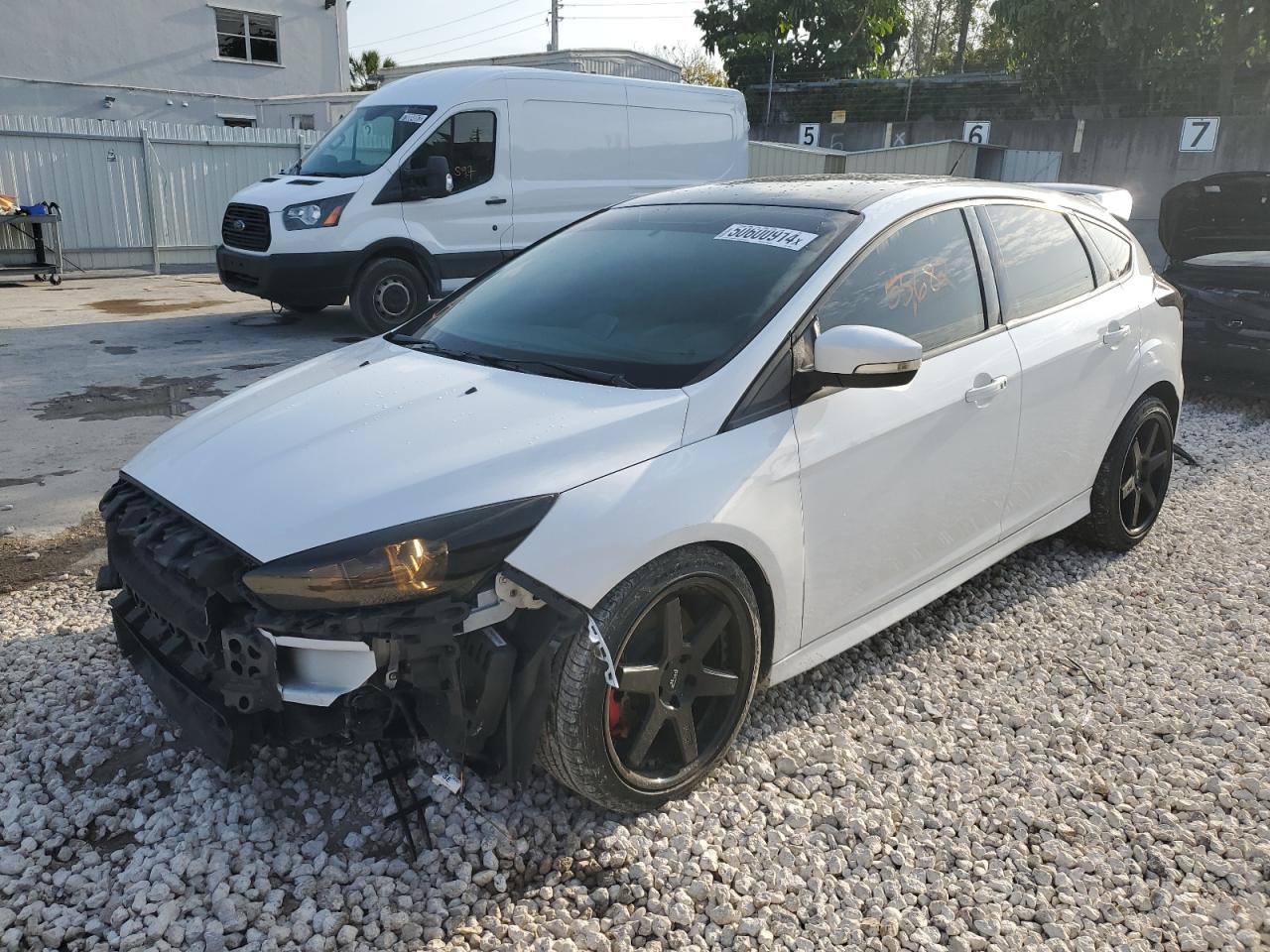 FORD FOCUS 2018 1fadp3l9xjl332316