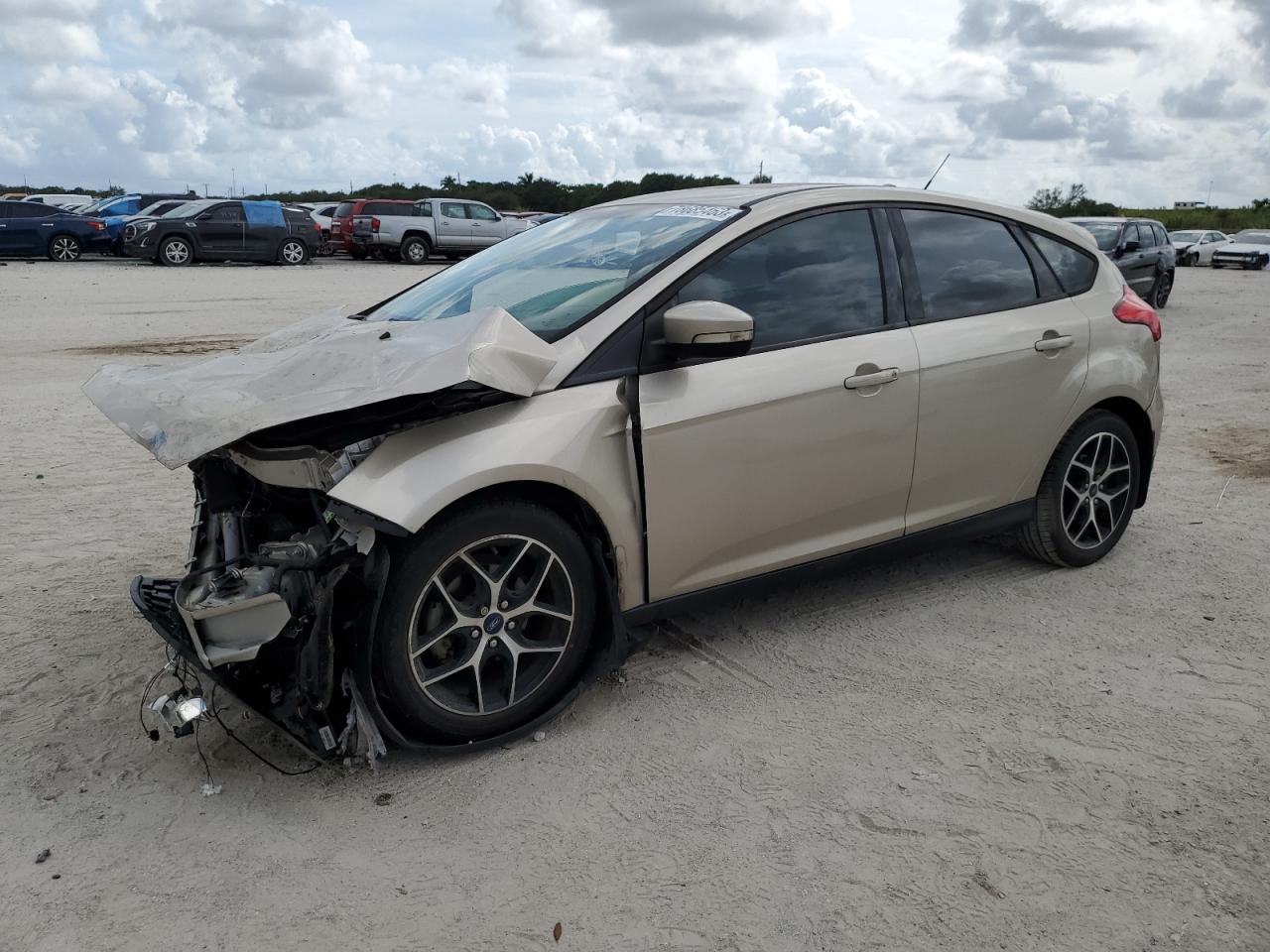 FORD FOCUS 2018 1fadp3m26jl220601