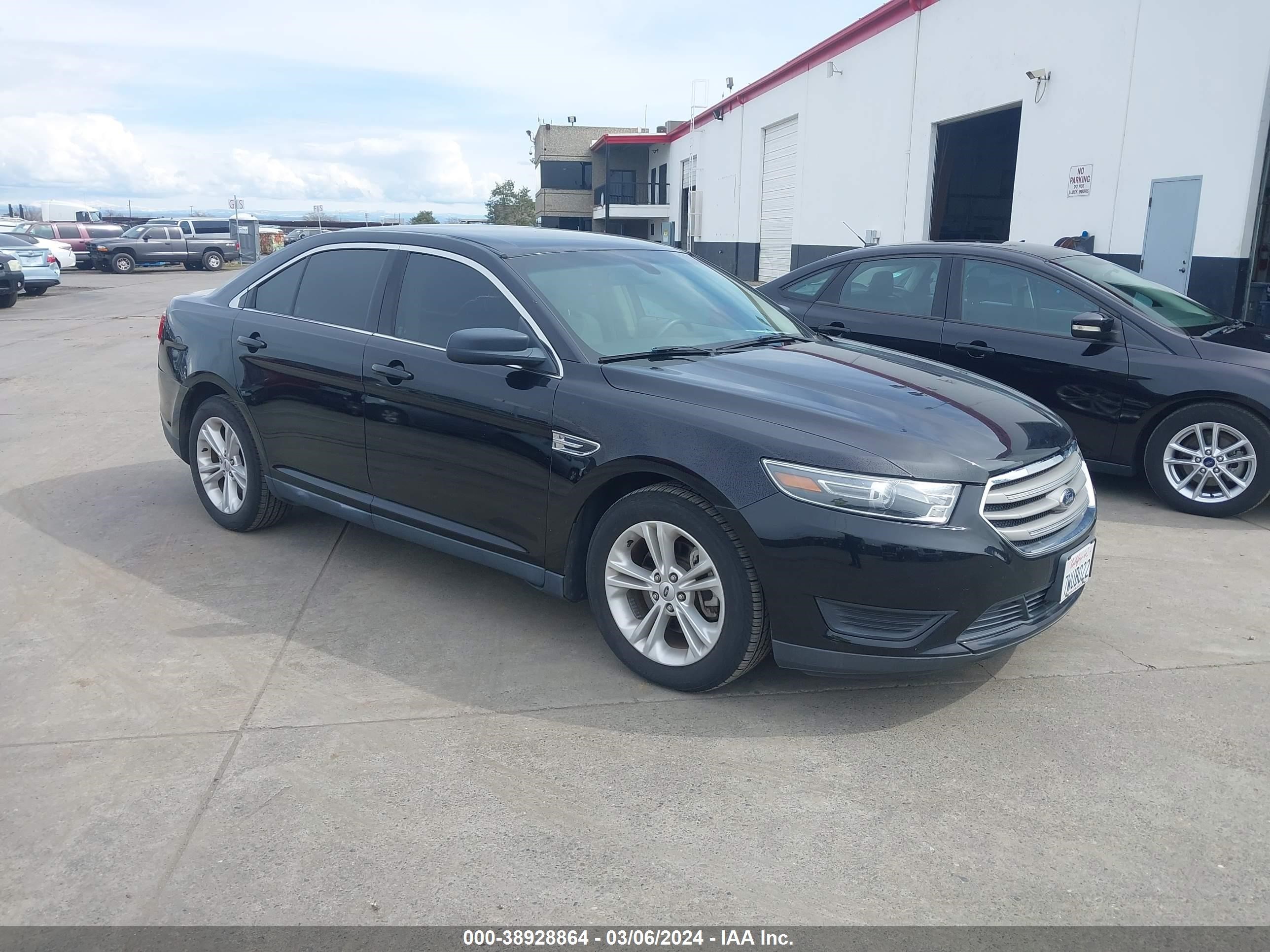 FORD TAURUS 2016 1fahp2d84gg150968