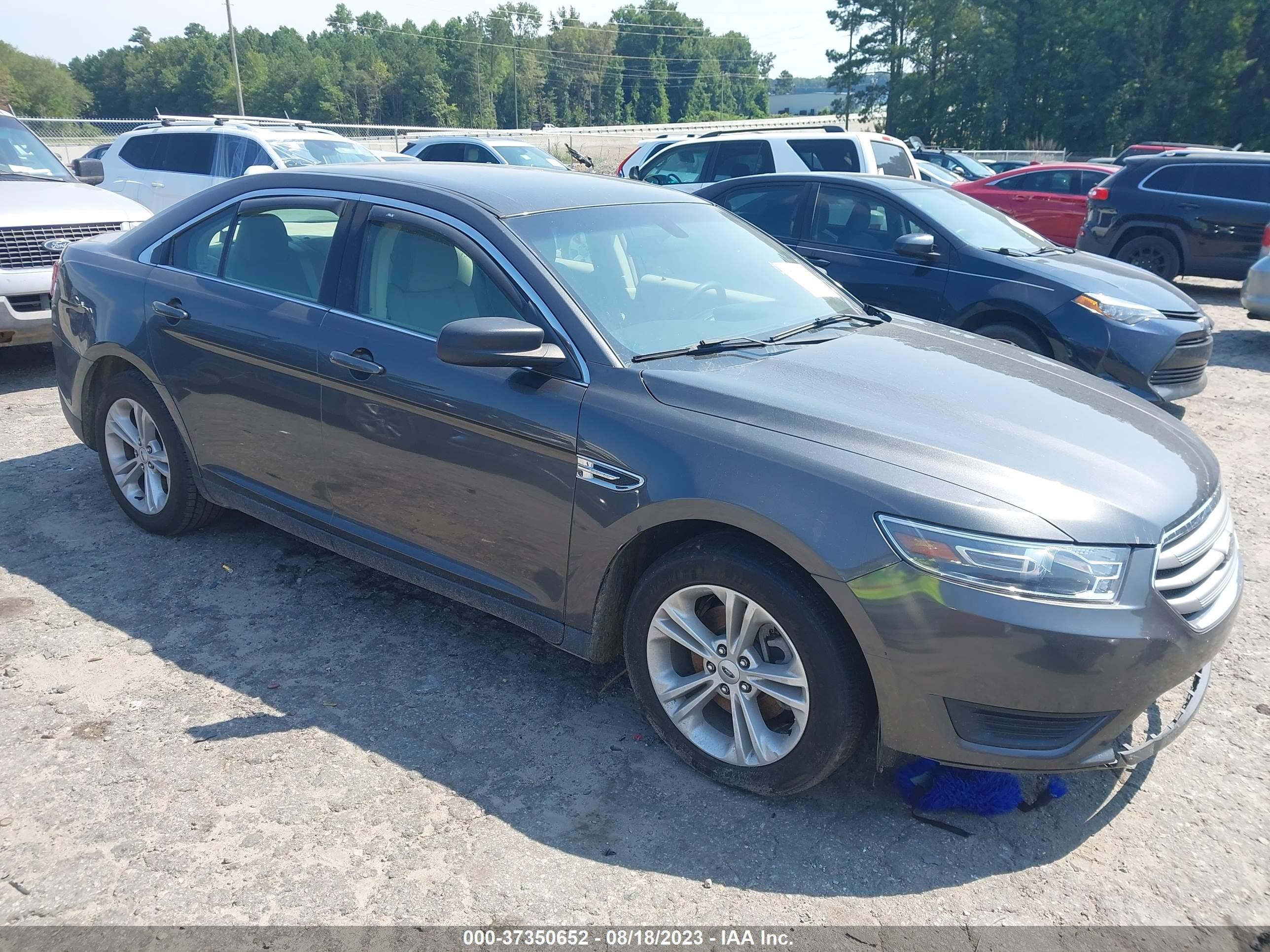 FORD TAURUS 2018 1fahp2d85jg113130