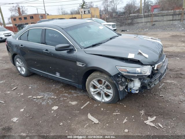 FORD TAURUS 2018 1fahp2e82jg134564