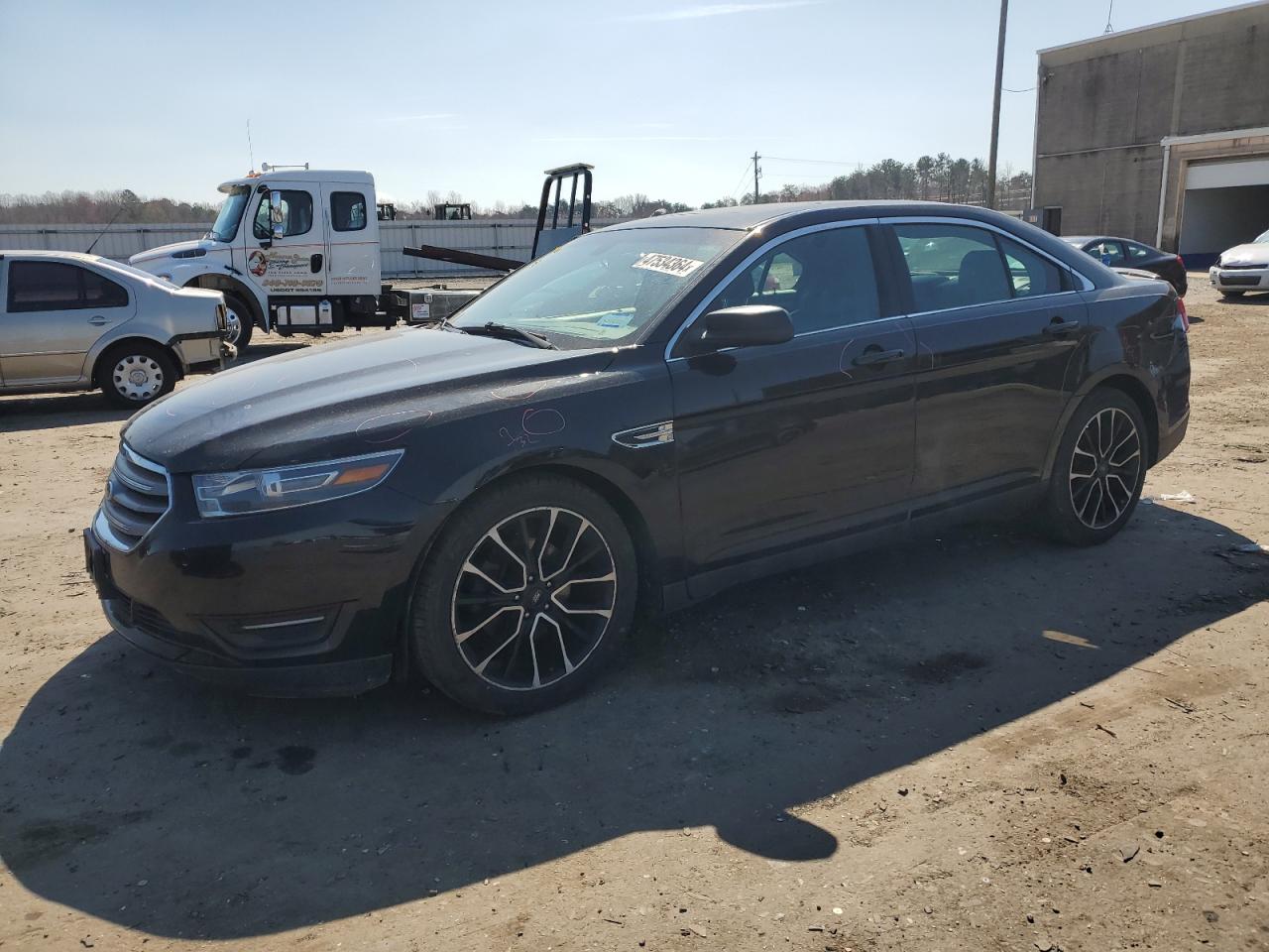 FORD TAURUS 2018 1fahp2e84jg102036