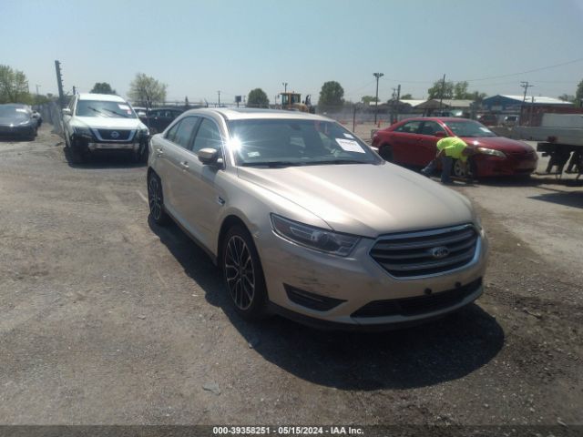 FORD TAURUS 2018 1fahp2e85jg111196