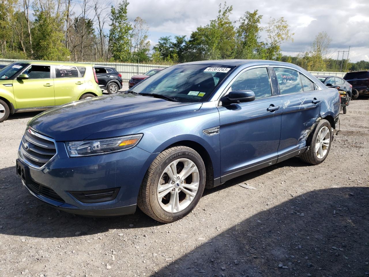 FORD TAURUS 2018 1fahp2e85jg138656